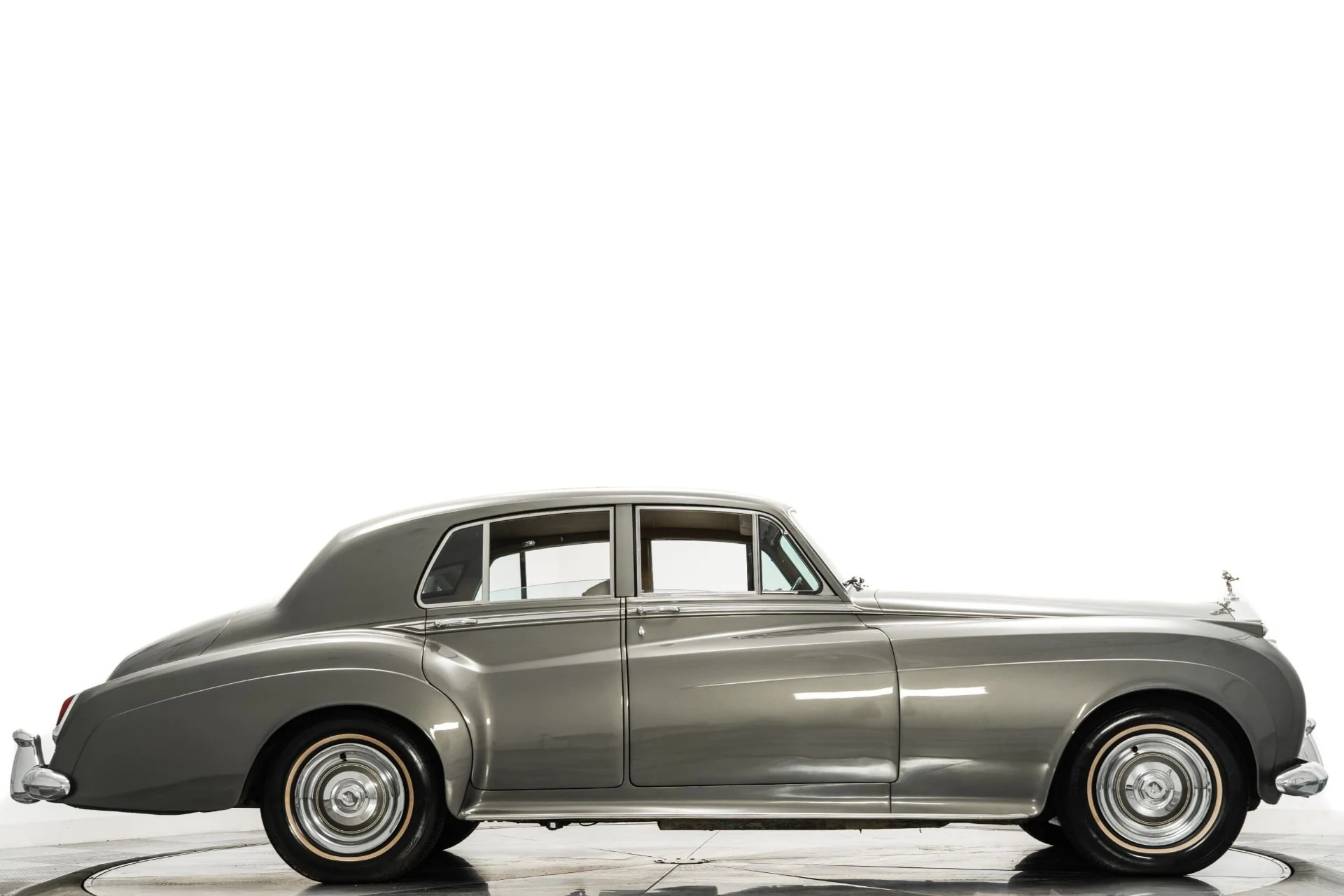 mph001_3873633237_Used_1960_Rolls_Royce_Silver_Cloud_II_Old_World_Luxury_Hand_Built_Craftsmanship_1757511500_a34e18128e