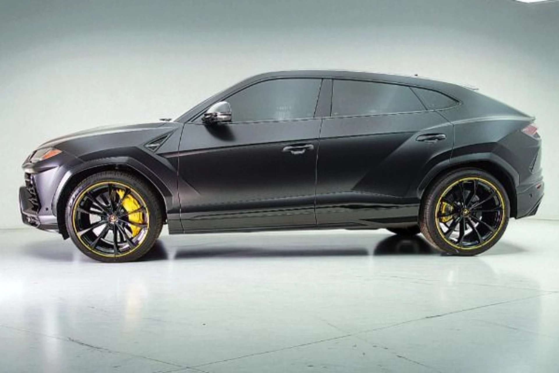 mph001_3877438557_Used_2022_Lamborghini_Urus_SELEZIONE_PRE_OWNED_CERTIFIED_5f03f230d7