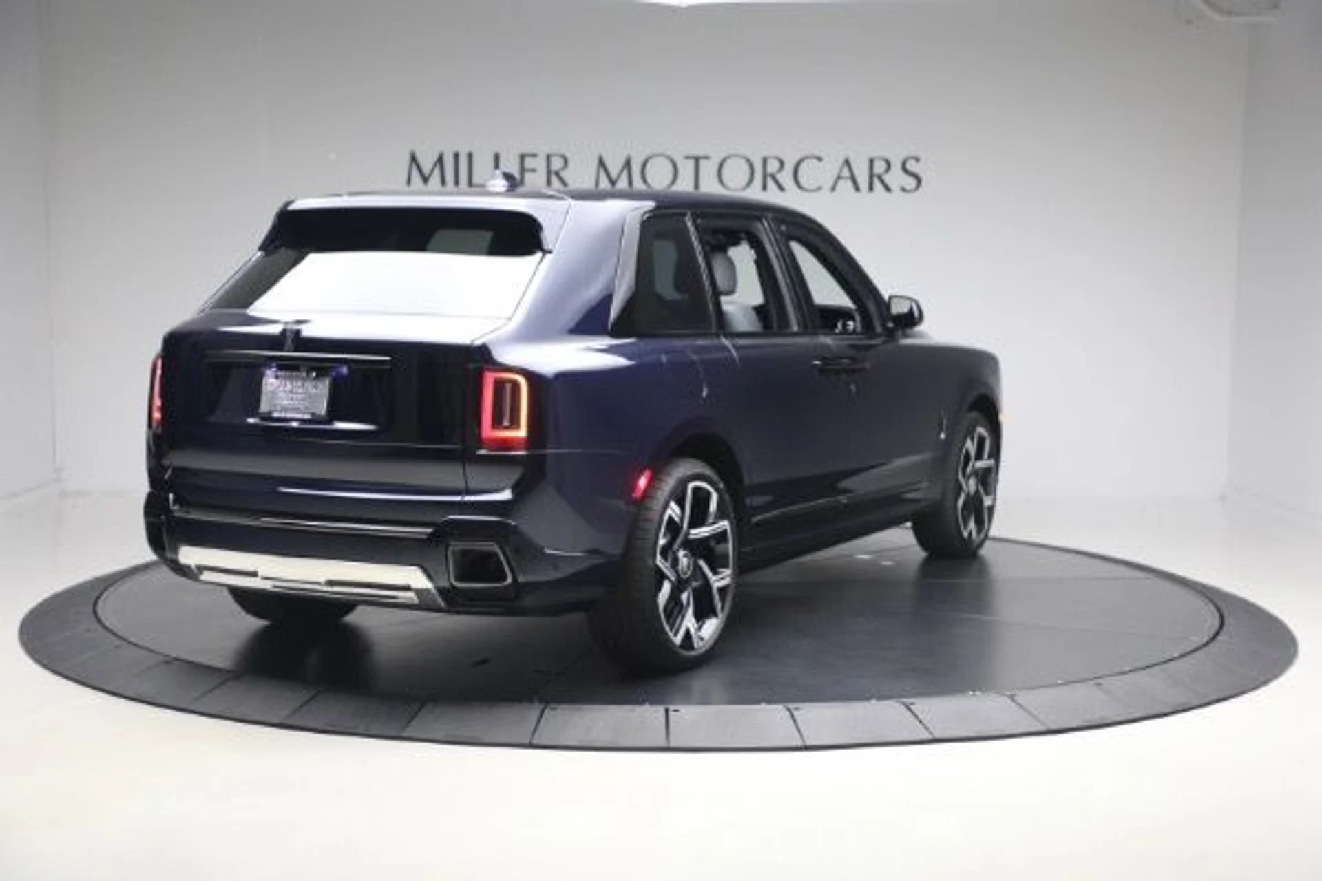 mph001_3879655348_Used_2025_Rolls_Royce_Black_Badge_Cullinan_57f41d373a