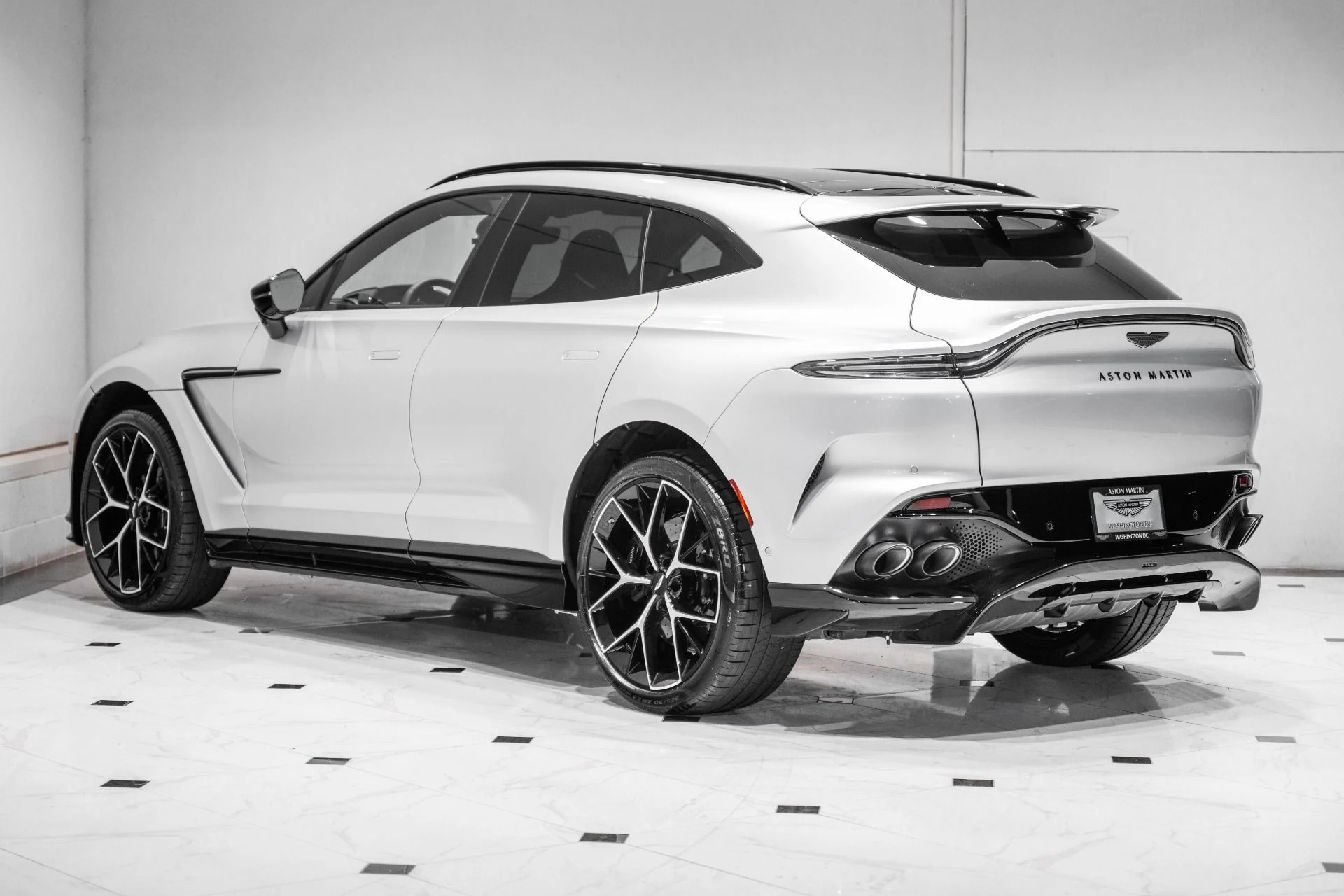 mph001_3879699645_New_2026_Aston_Martin_DBX_707_1780937763_433a7e65d4
