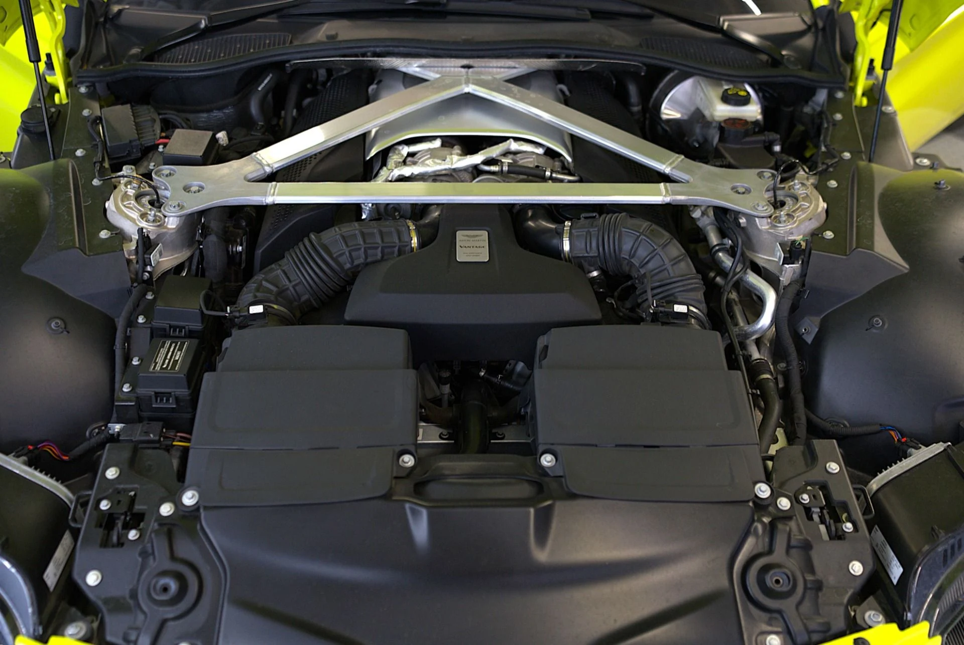mph001_3884039827_Used_2020_Aston_Martin_Vantage_1752006323_e3991a3a1a