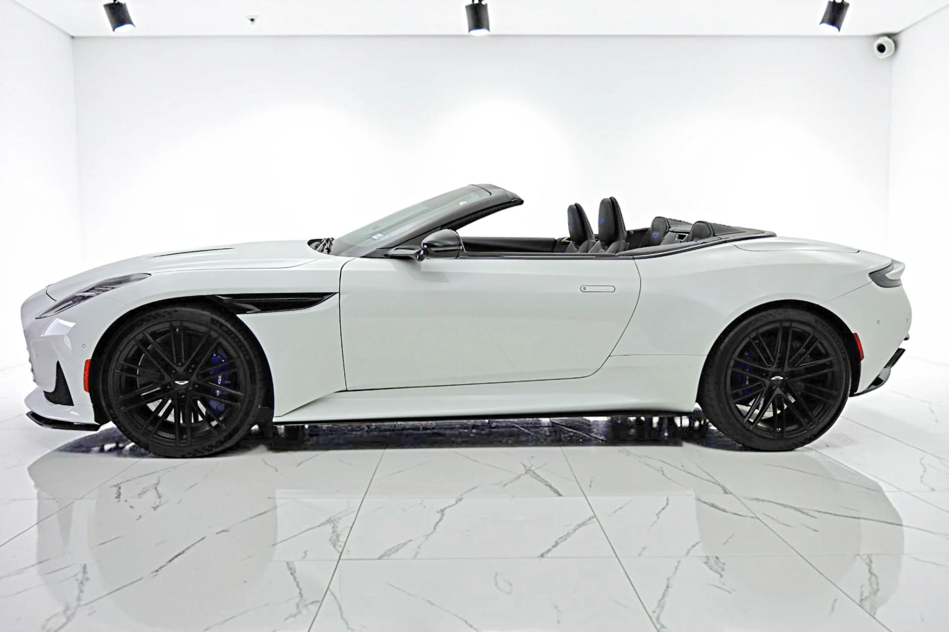 mph001_3888398281_Used_2024_Aston_Martin_DB_12_Volante_3742afb9ec