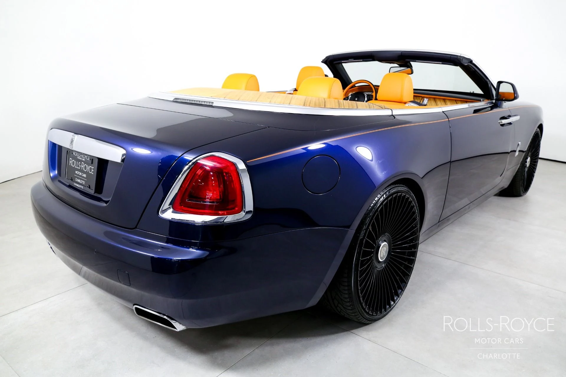 mph001_3888836197_Used_2017_Rolls_Royce_Dawn_1702592423_c9740309ce