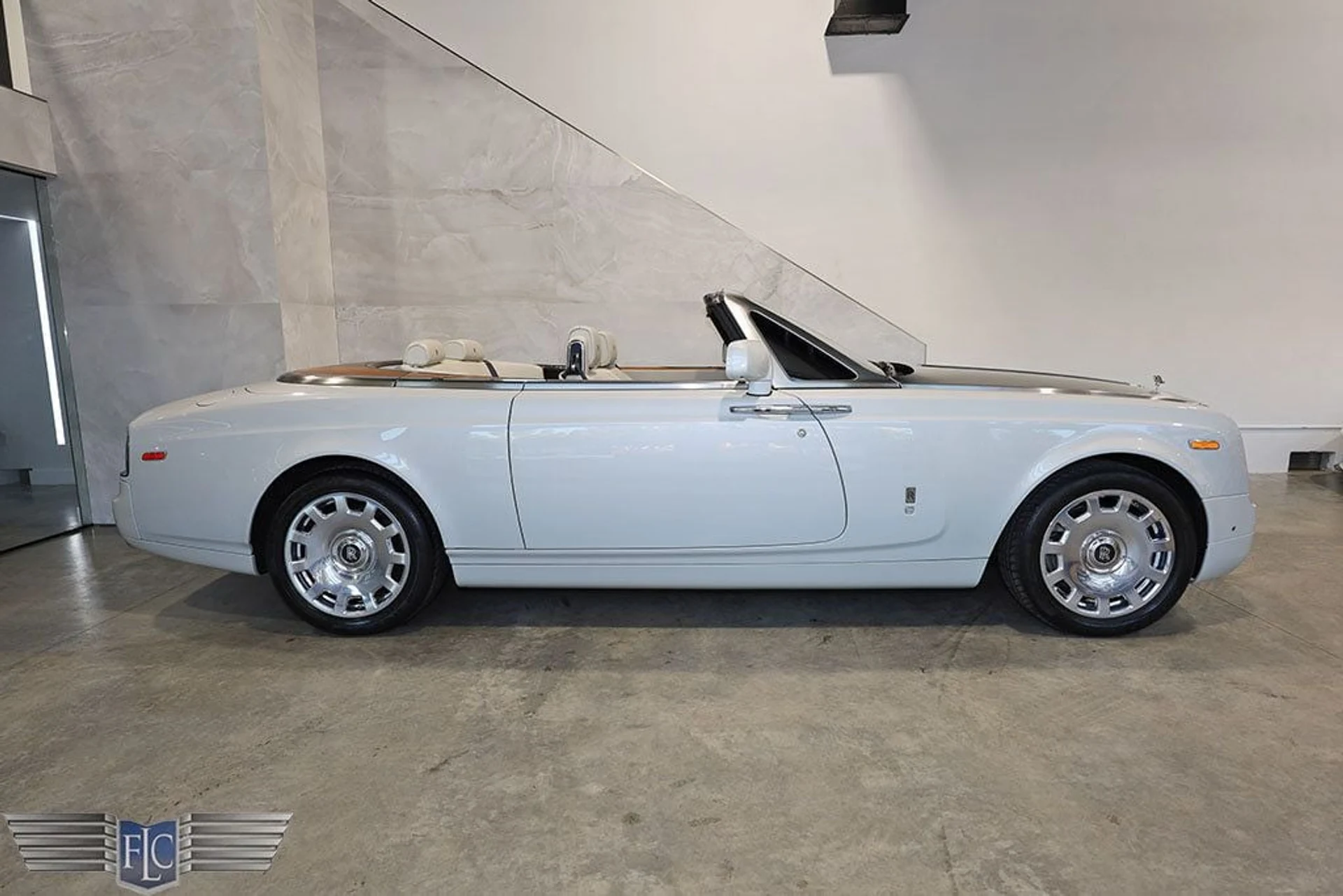 mph001_3906834531_used_2013_rolls_royce_phantom_drophead_coupe_9689_22223521_2_1024_dd9e39cad3