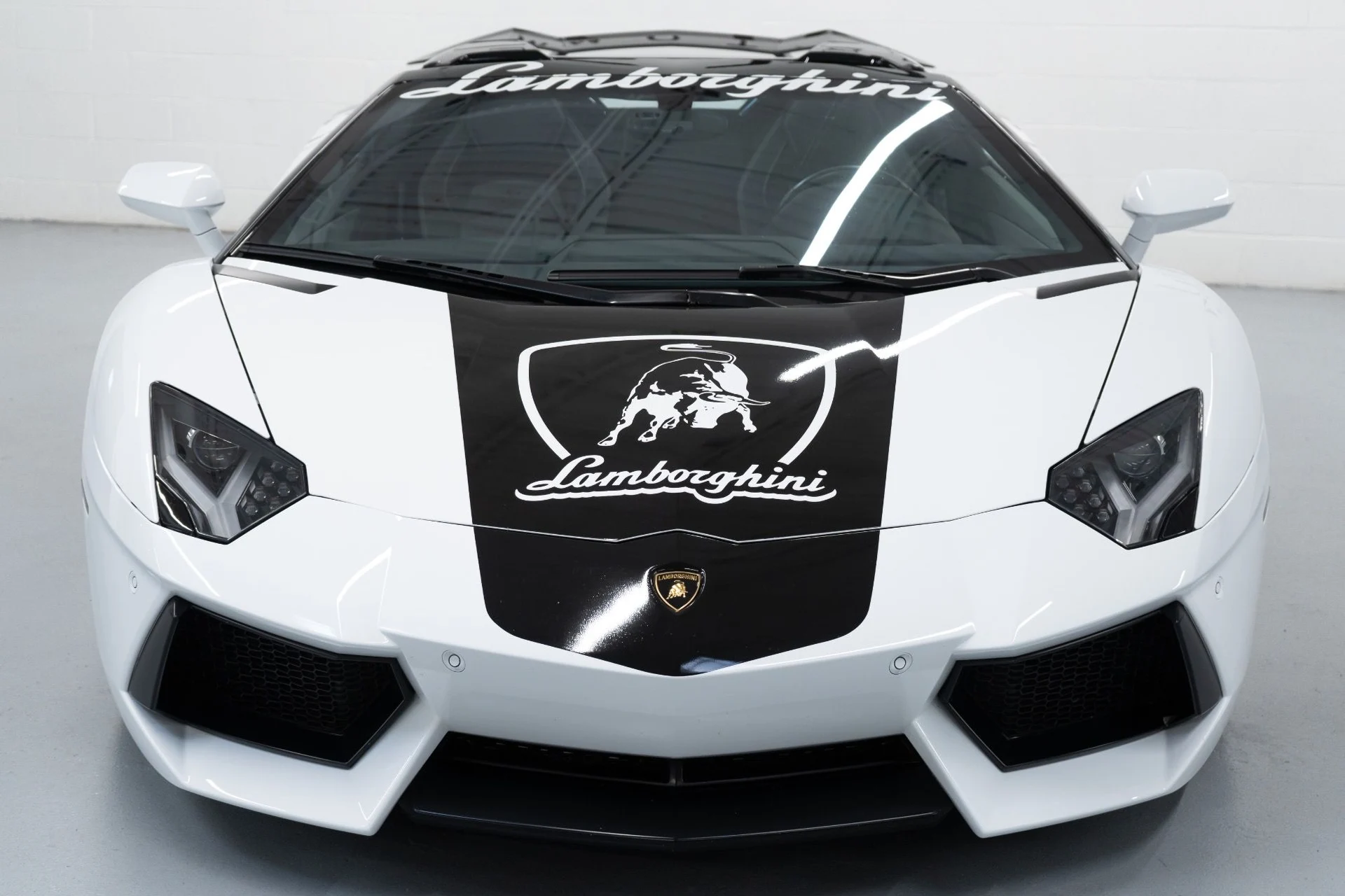 mph001_3915917500_Used_2015_Lamborghini_Aventador_LP_700_4_1765230650_35b98ef492