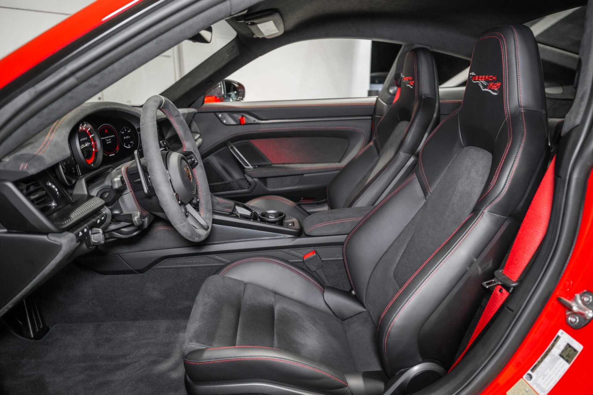 mph001_3919808508_Used_2024_Porsche_911_GT_3_RS_1761665497_05bec7a64f