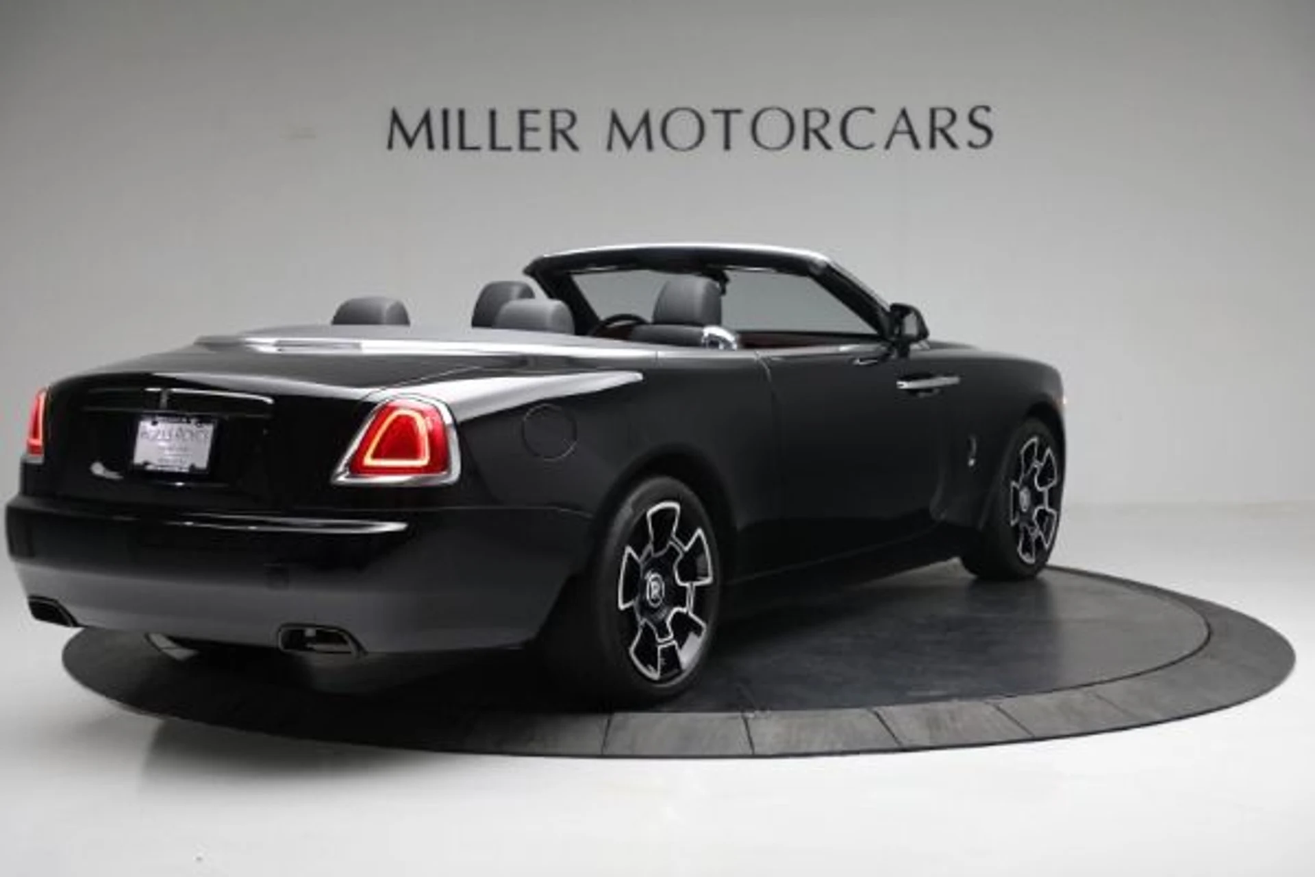mph001_3922604892_Used_2018_Rolls_Royce_Black_Badge_Dawn_952767811f