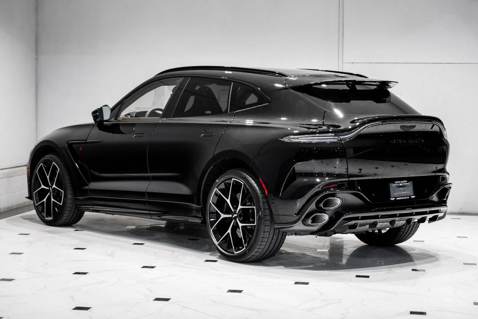 mph001_3928467117_New_2026_Aston_Martin_DBX_S_1775443121_71c03bfde4