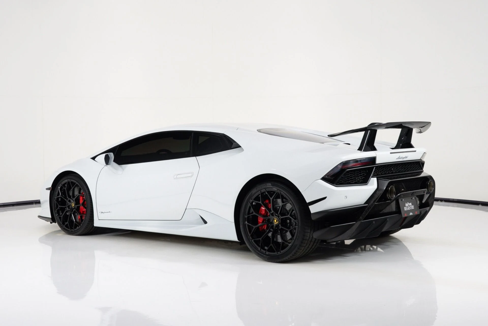 mph001_3948920700_Used_2018_Lamborghini_Huracan_Performante_1781123535_3be58544a9