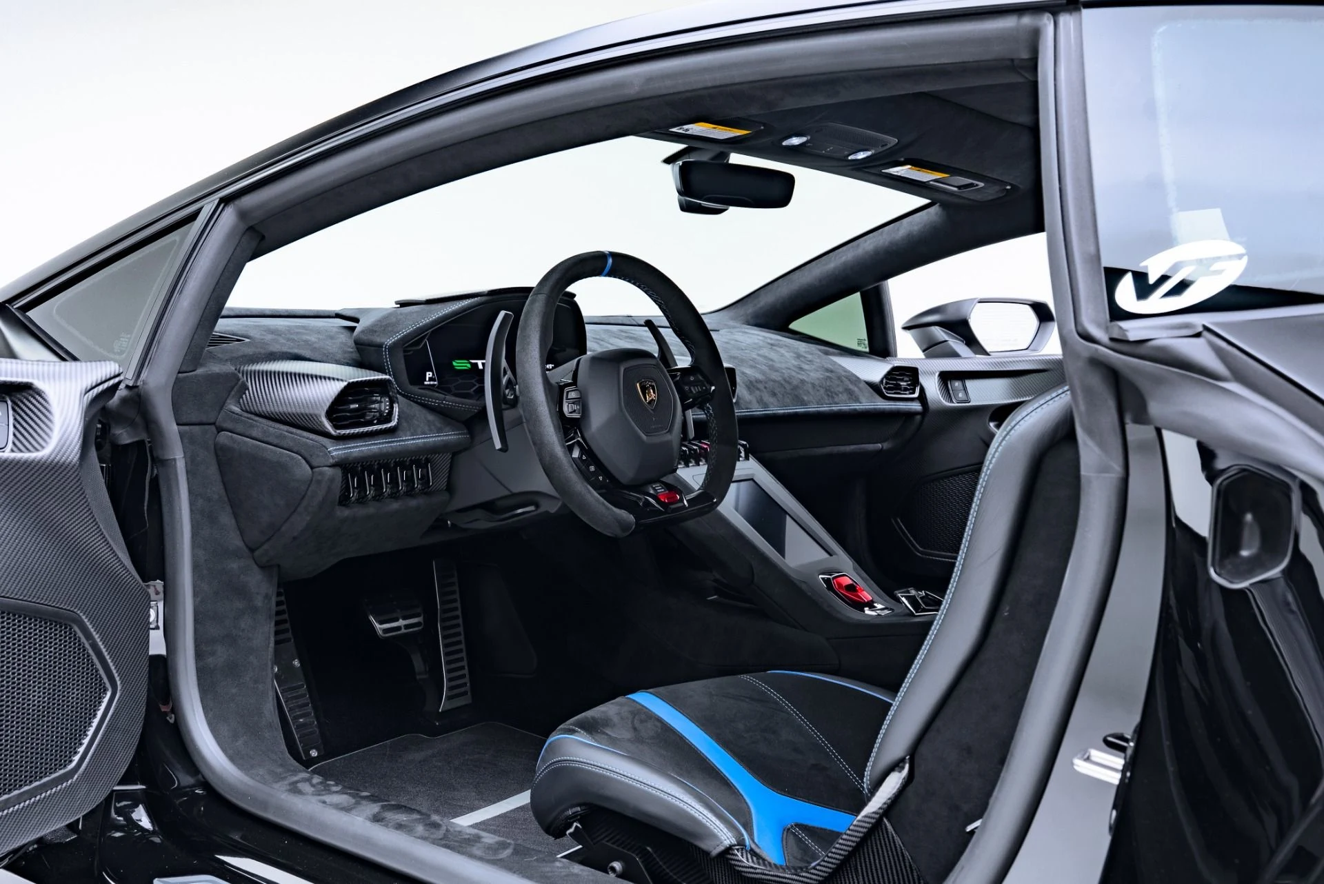 mph001_3958178308_Used_2022_Lamborghini_Huracan_STO_1771969690_d31b65afd2