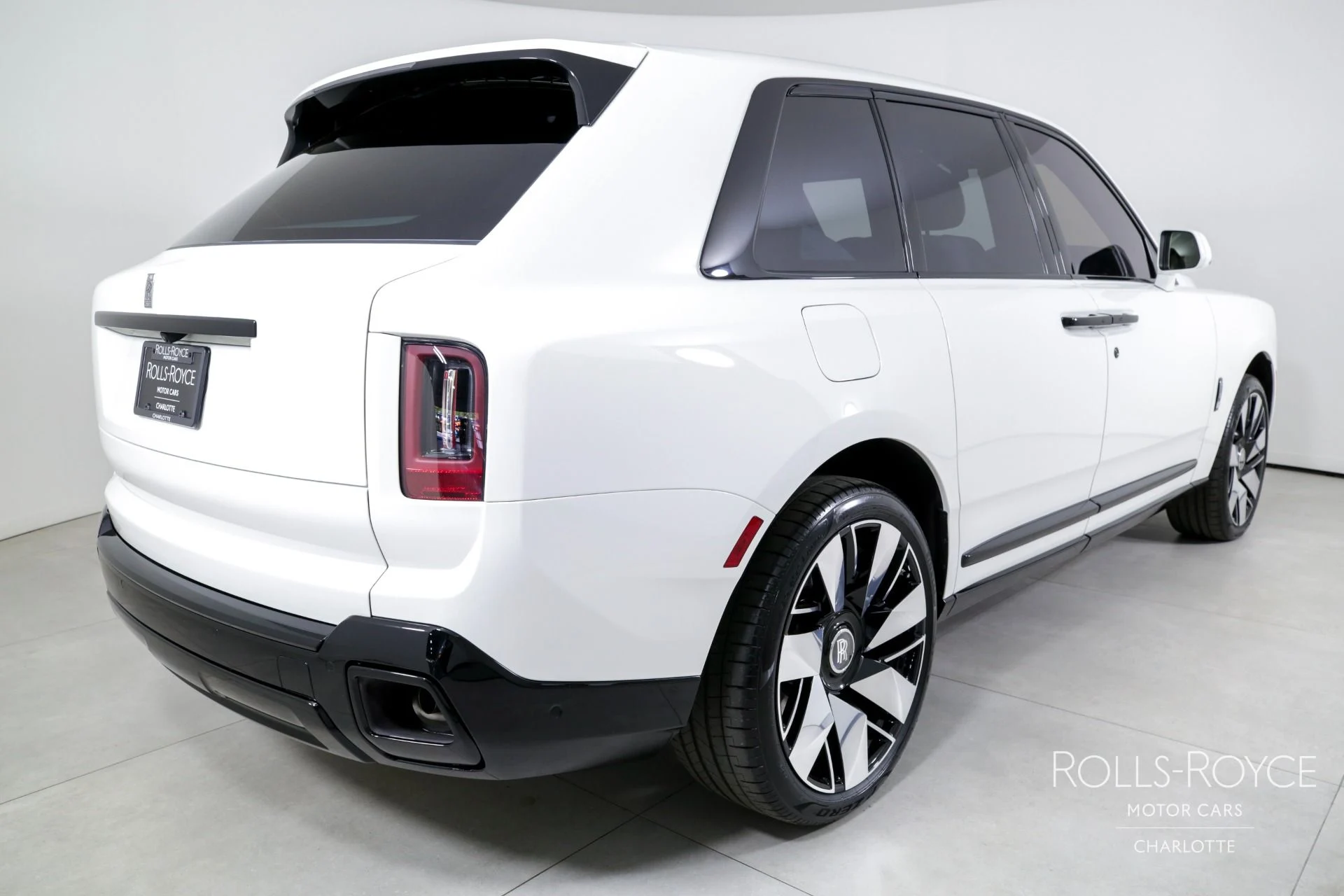 mph001_3972805937_Used_2025_Rolls_Royce_Cullinan_1732209610_ccd7757a93
