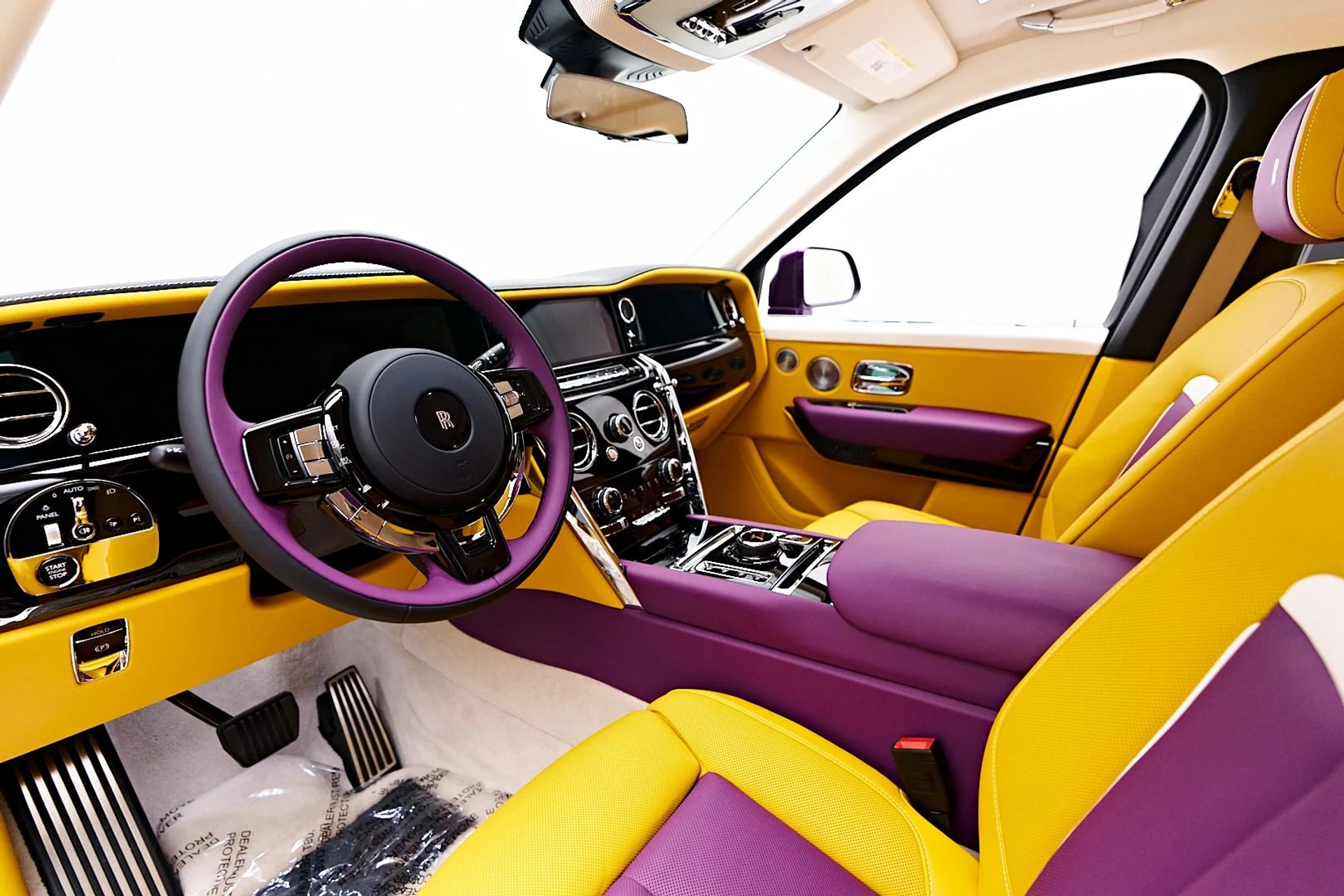 mph001_3984066413_Used_2025_Rolls_Royce_Cullinan_Base_1736646128_40644b697e