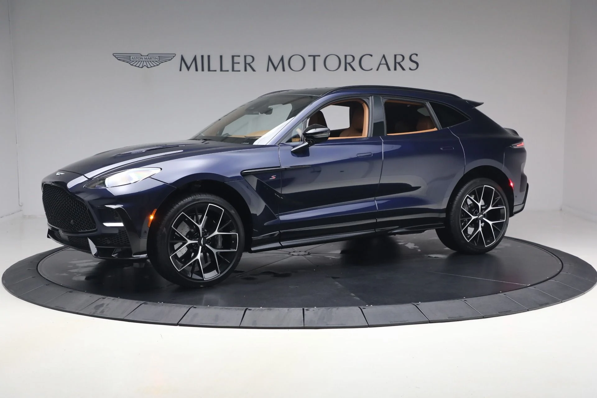 mph001_4001256770_New_2026_Aston_Martin_DBX_S_1787860964_1af2745735
