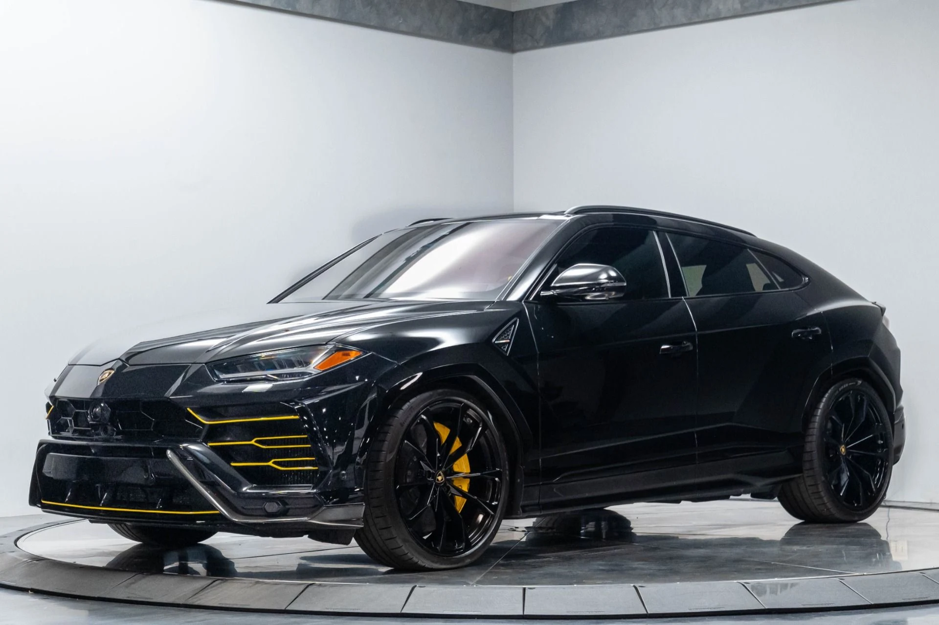 mph001_4003060649_Used_2019_Lamborghini_Urus_1786984868_72f73c8fe7