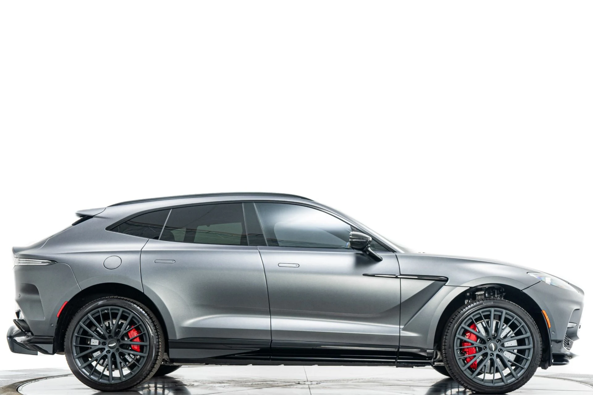 mph001_4004705877_Used_2025_Aston_Martin_DBX_707_23_Inch_Wheels_Factory_Matte_Paint_697_Horsepower_1774034848_7441e688c4