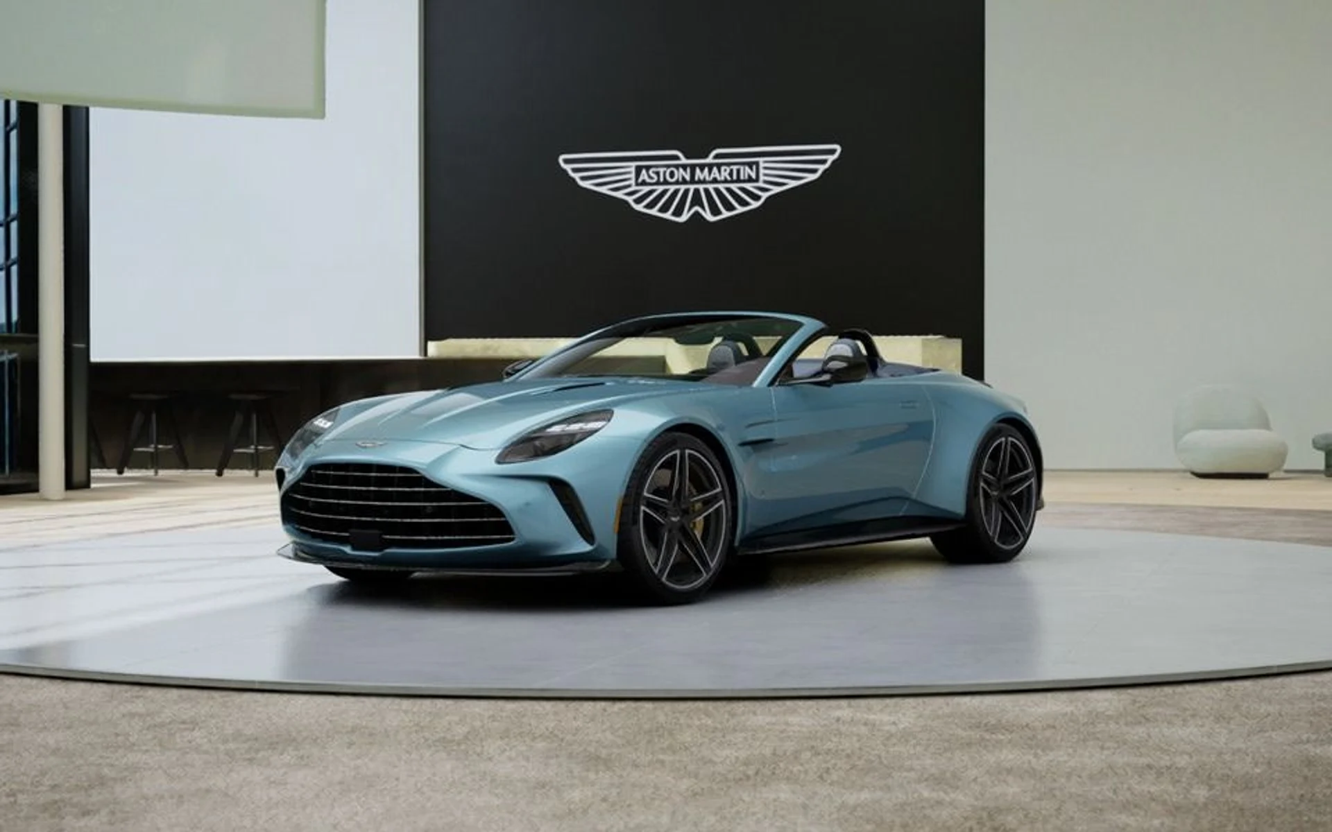 mph001_4007963698_New_2027_Aston_Martin_Vantage_S_Roadster_In_Transit_88a58475c7