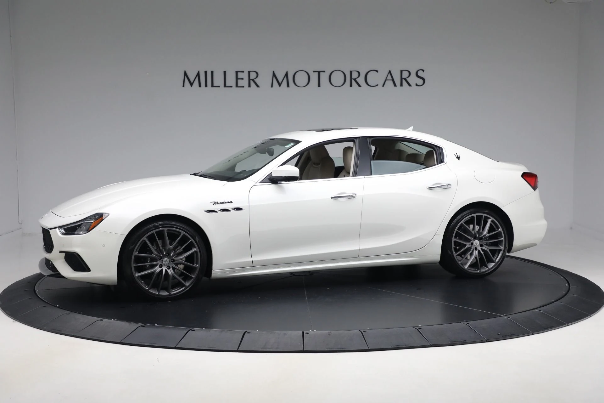mph001_4011167680_Used_2022_Maserati_Ghibli_Modena_Q4_99ad5320c3