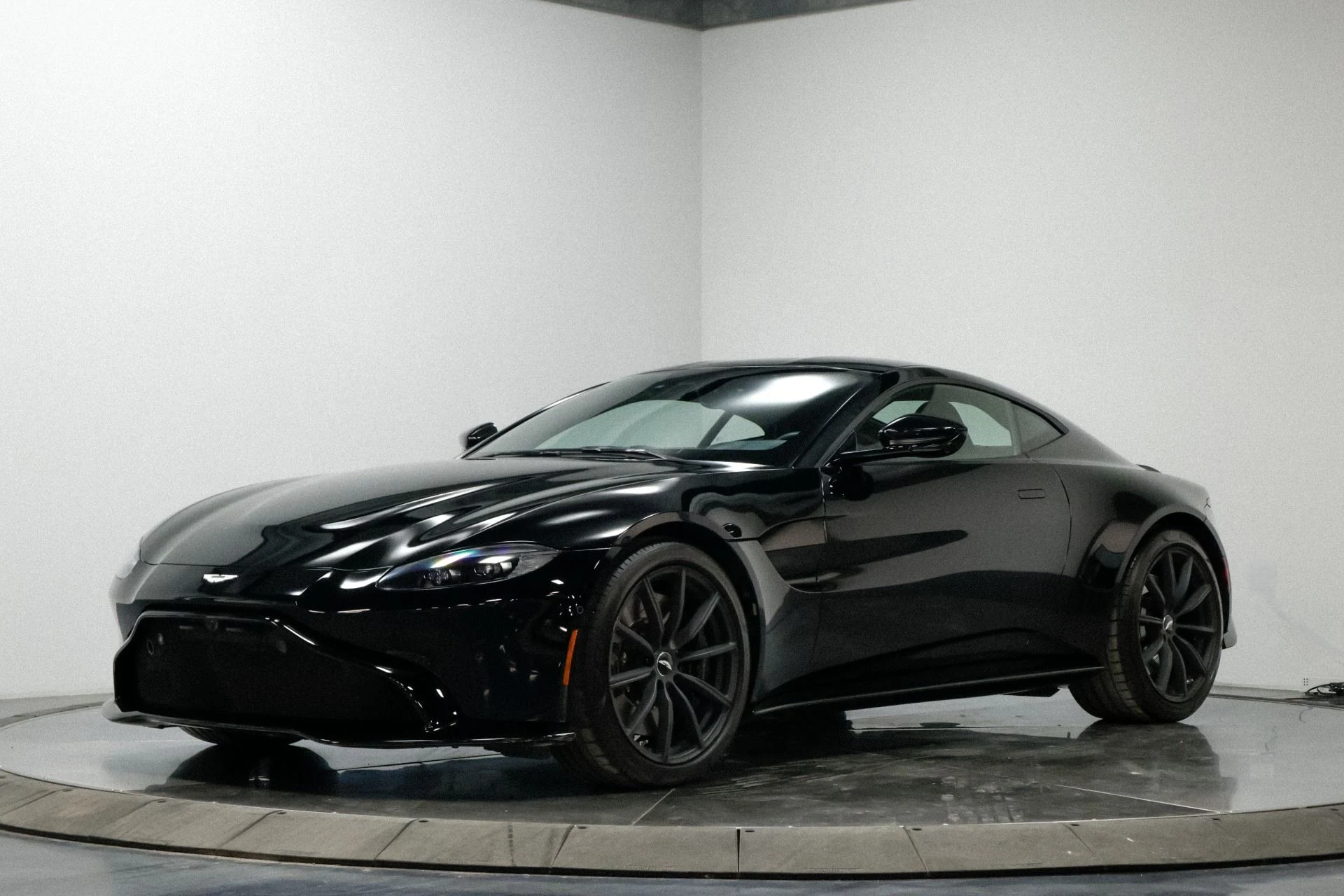 mph001_4016963896_Used_2019_Aston_Martin_Vantage_1760541908_693c8fdb73