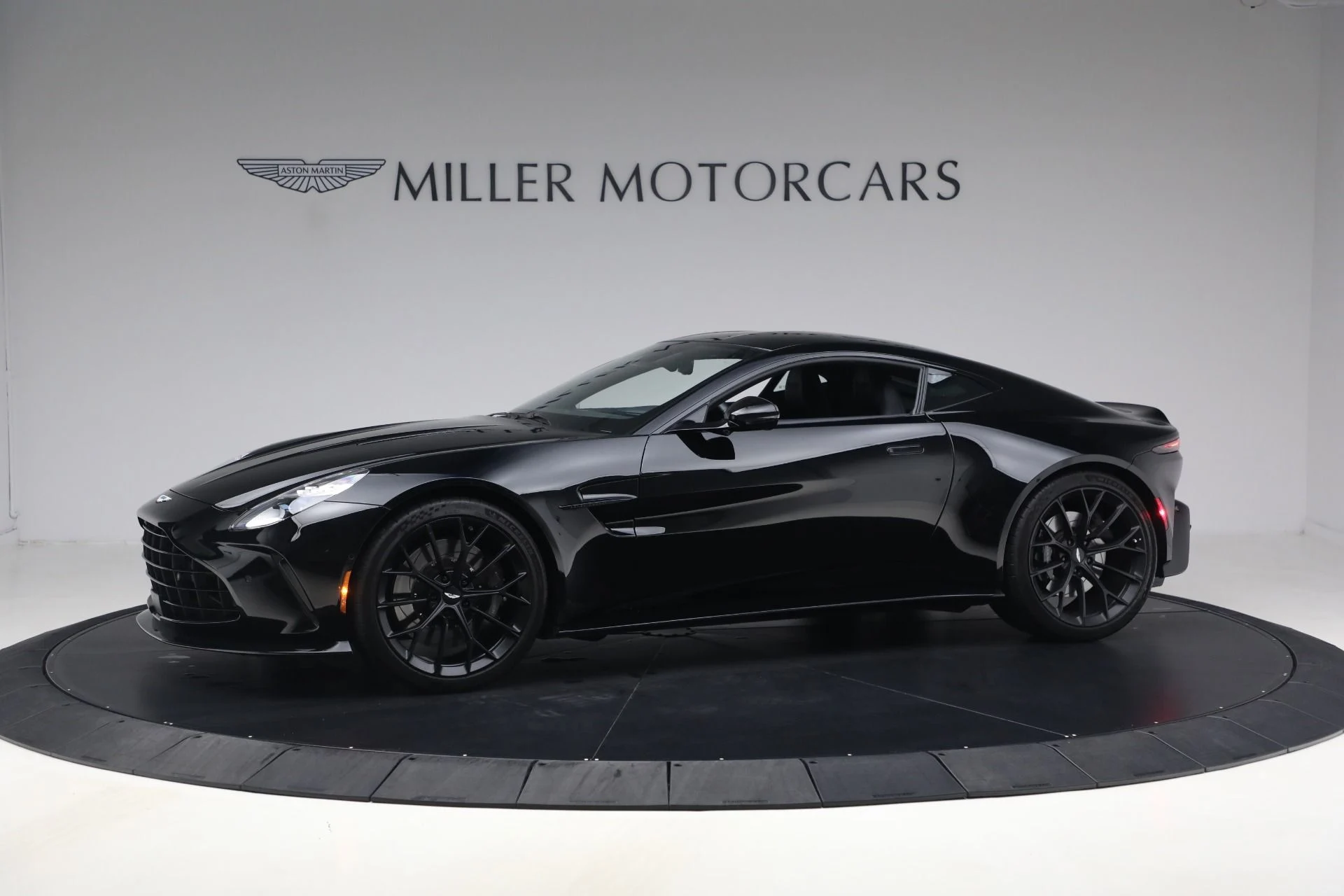 mph001_4023598801_Used_2025_Aston_Martin_Vantage_1790186277_508dca0e09