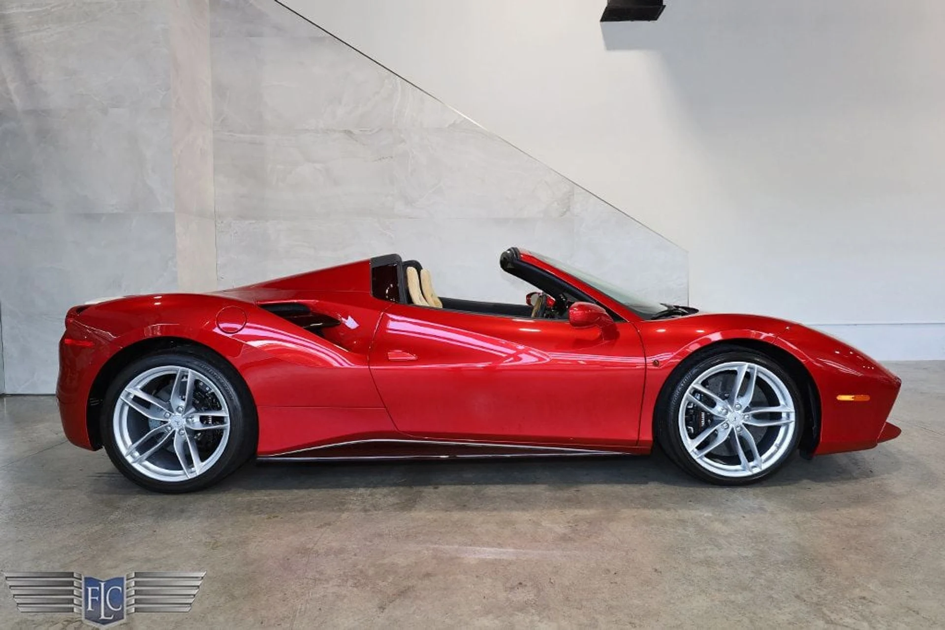 mph001_4046197772_used_2019_ferrari_488_spider_convertible_9689_22929028_2_1024_5954570216