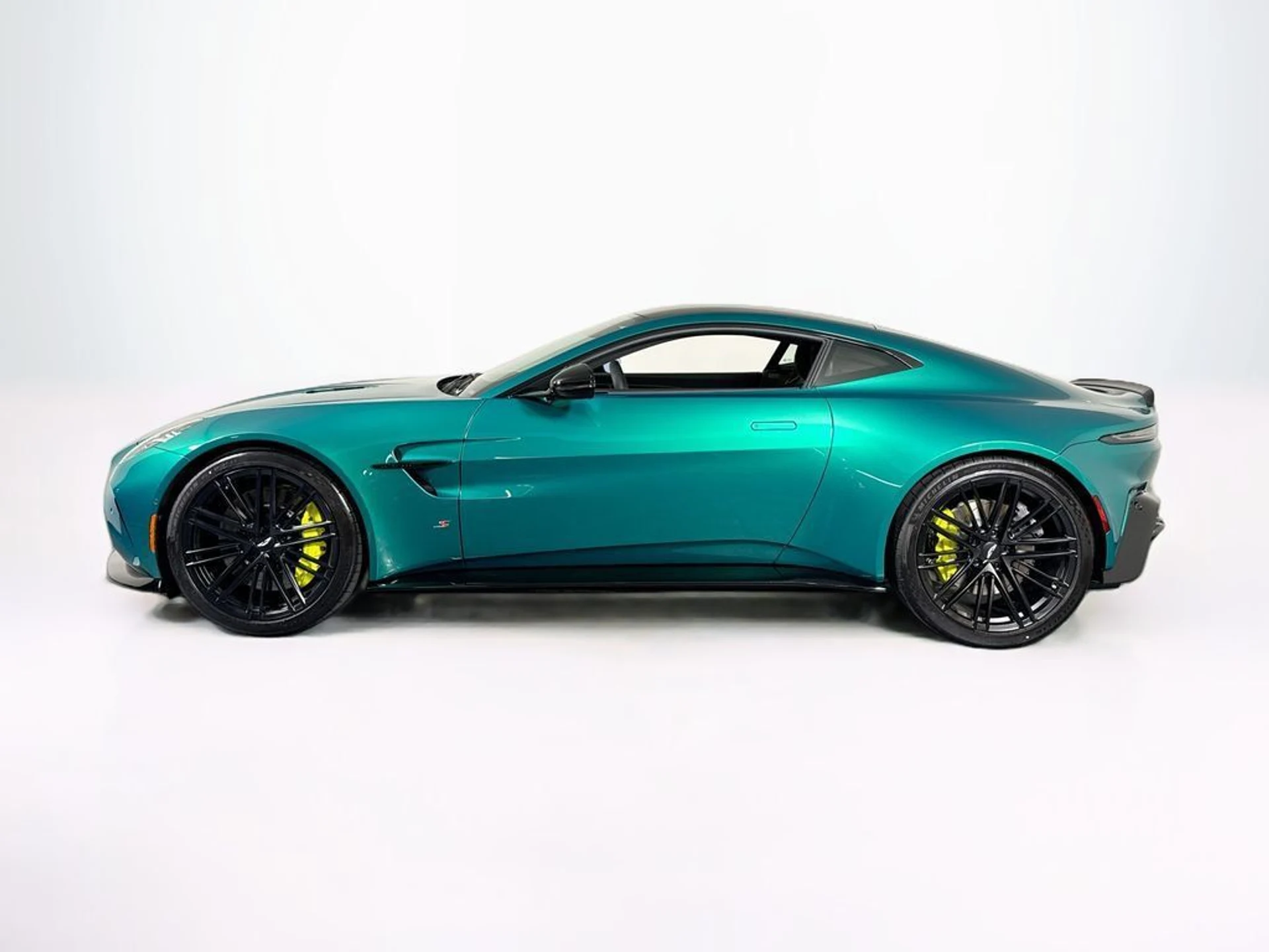 mph001_407344210_new_2026_aston_martin_vantage_scoupe_11350_23067124_2_1024_d18a506d7b
