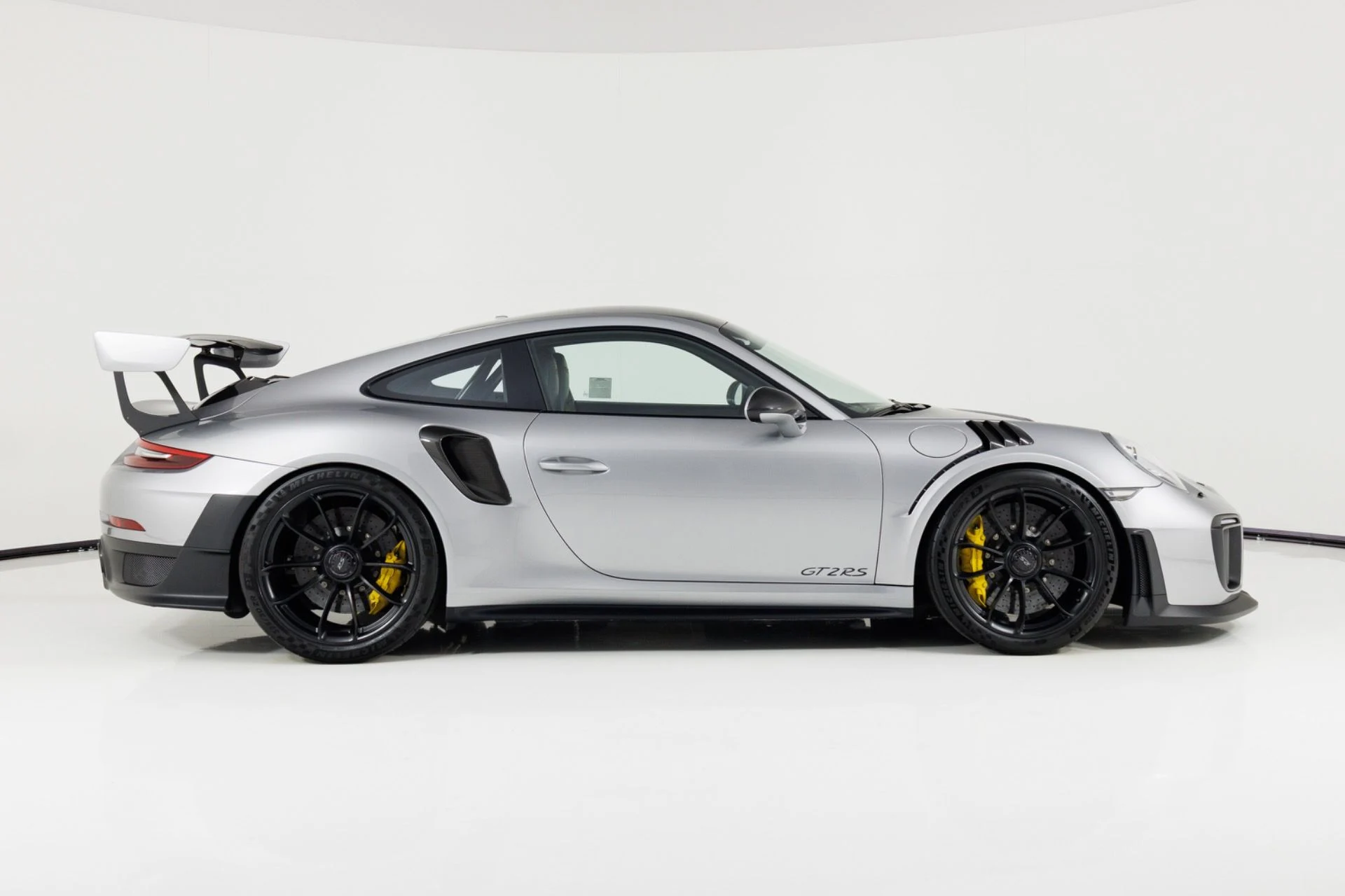 mph001_4076852345_Used_2018_Porsche_911_GT_2_RS_1791916169_5011907cc1
