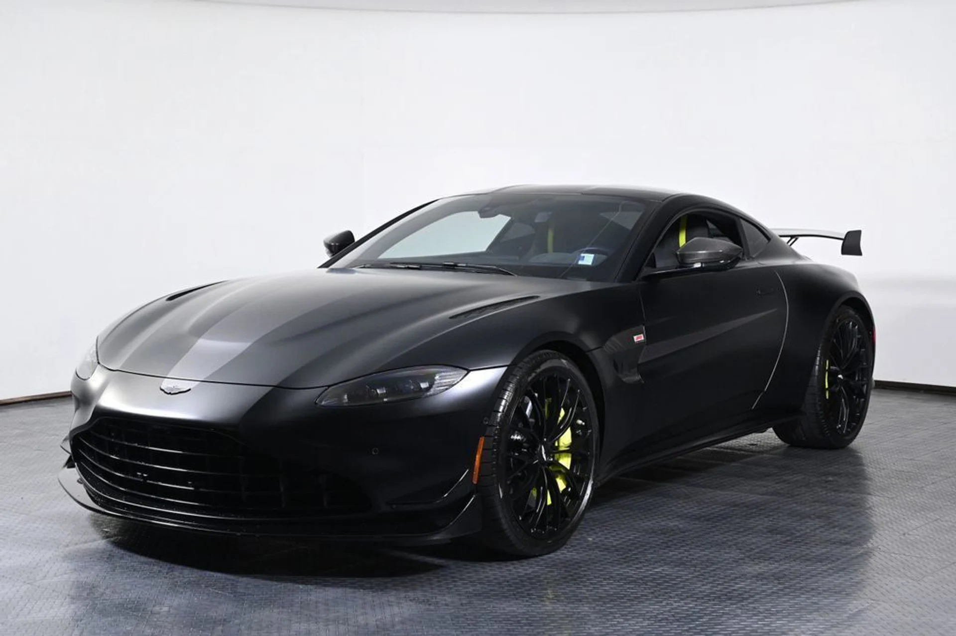 mph001_4077908820_used_2023_aston_martin_vantage_f1edition_11350_23029594_2_1024_c89c2ffae6