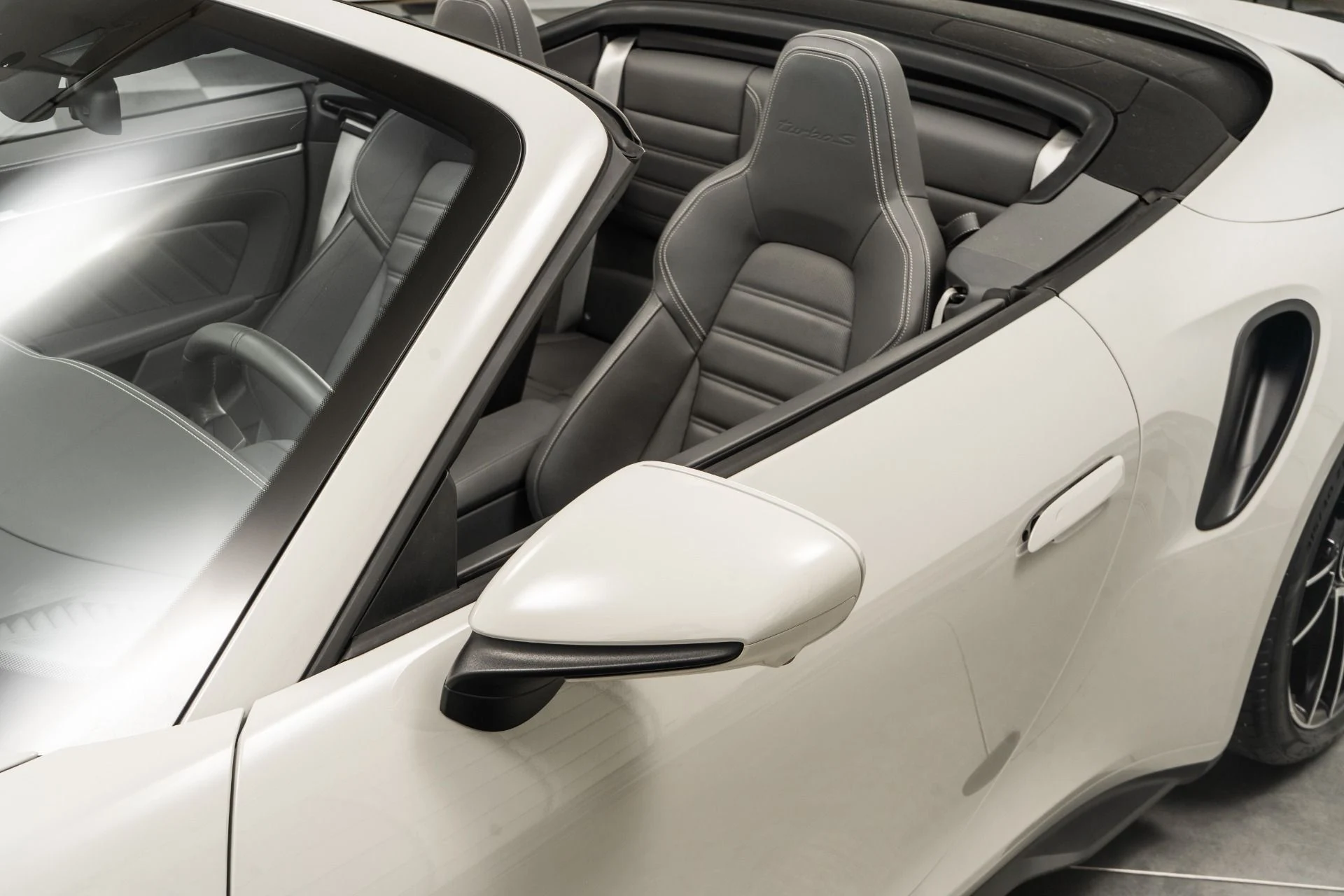 mph001_4082360198_Used_2023_Porsche_911_Turbo_S_Cabriolet_1759781880_a3df565b39