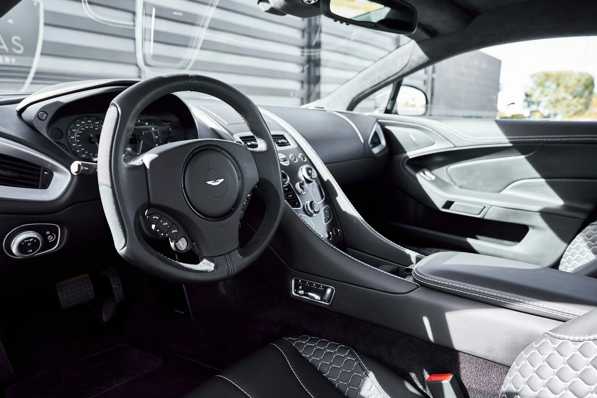 mph001_4092433702_Used_2014_Aston_Martin_Vanquish_V12_1773193780_57d614361b