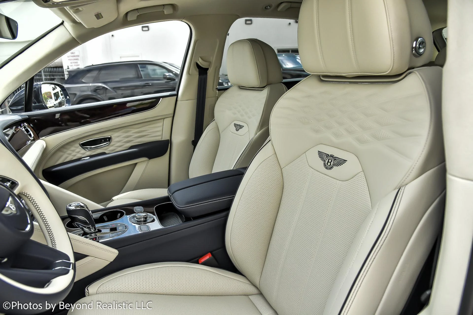 mph001_4093033207_Used_2024_Bentley_Bentayga_Azure_1760342118_76fc0691be