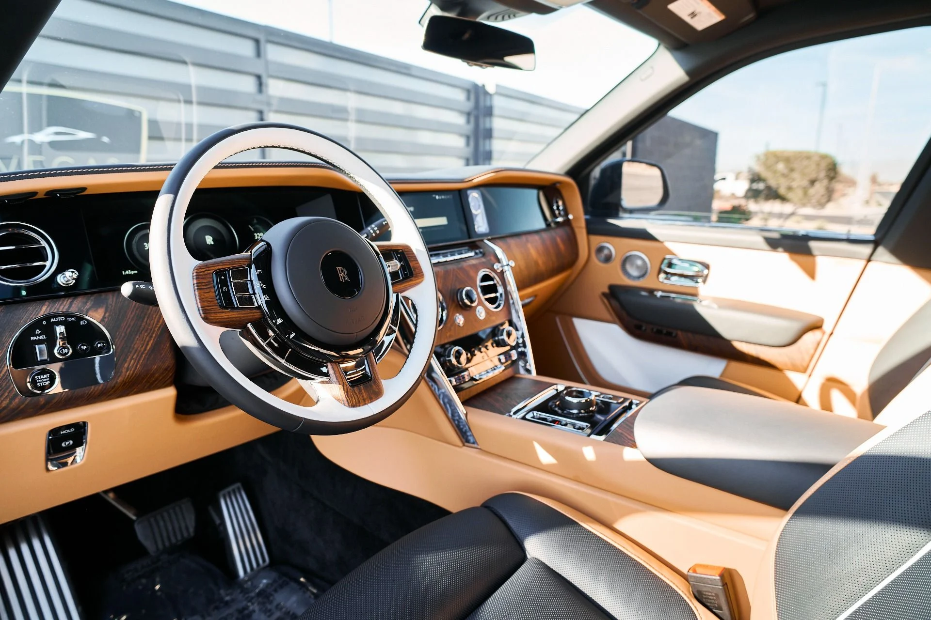 mph001_4097683565_Used_2025_Rolls_Royce_Cullinan_Base_1766020327_e6ad3af512