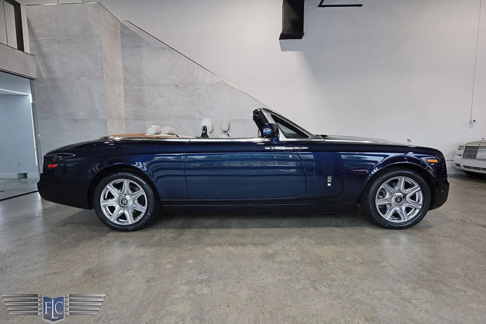 mph001_4100565975_used_2013_rolls_royce_phantom_coupe_2drdrophead_9689_22930572_2_1024_de2aa82618