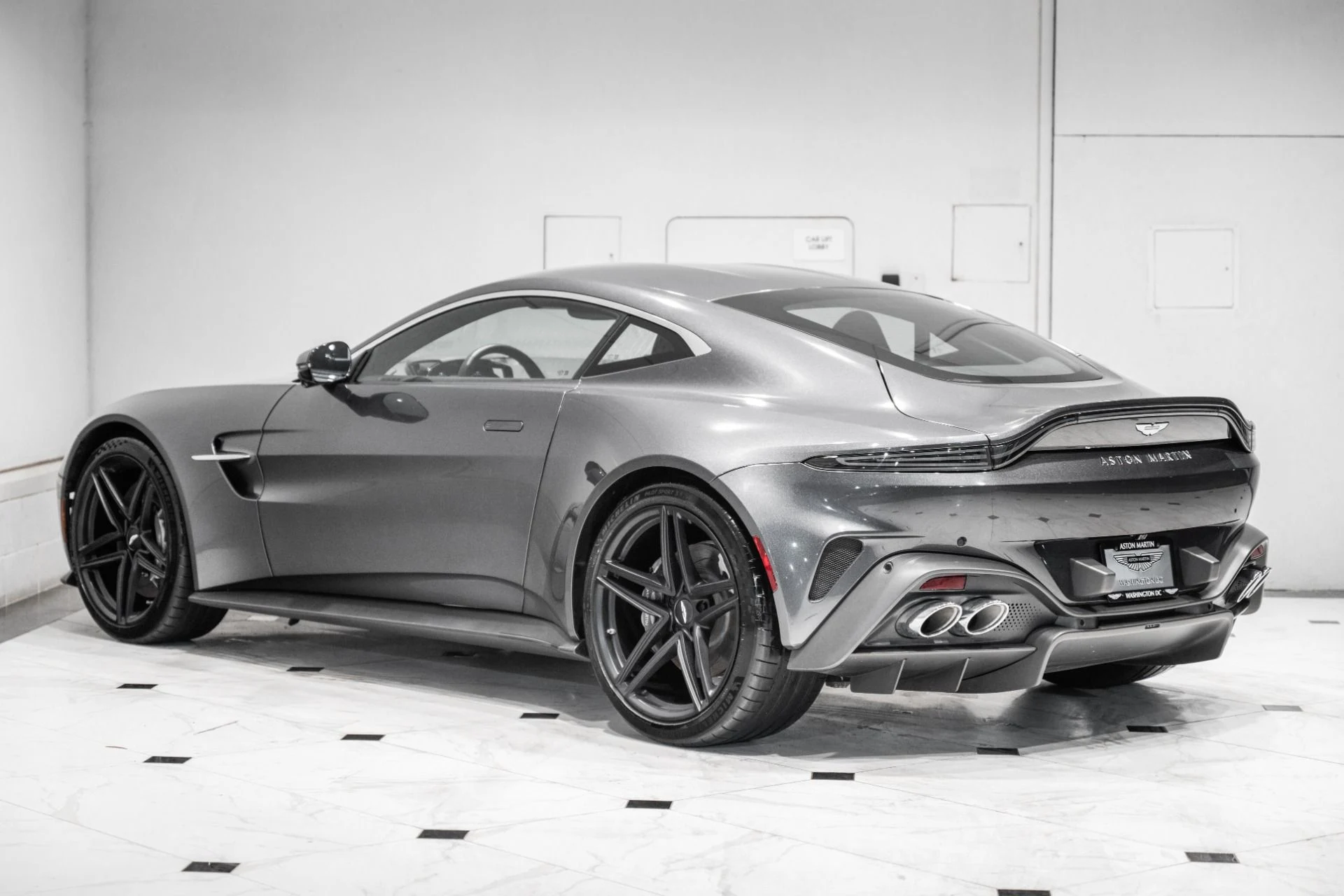 mph001_4126312741_Used_2025_Aston_Martin_Vantage_1784563036_d334c44198