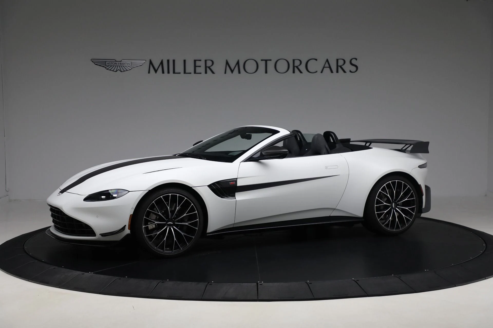 mph001_4129031828_Used_2022_Aston_Martin_Vantage_F1_Edition_7f57670996