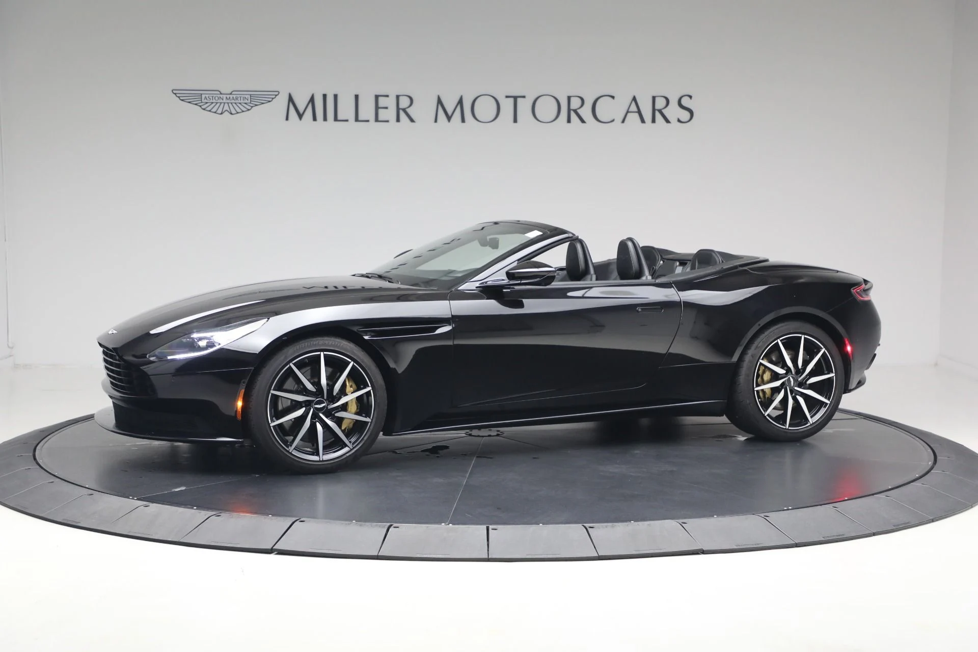 mph001_4134399130_Used_2020_Aston_Martin_DB_11_Volante_1780502553_1c4eb32df4