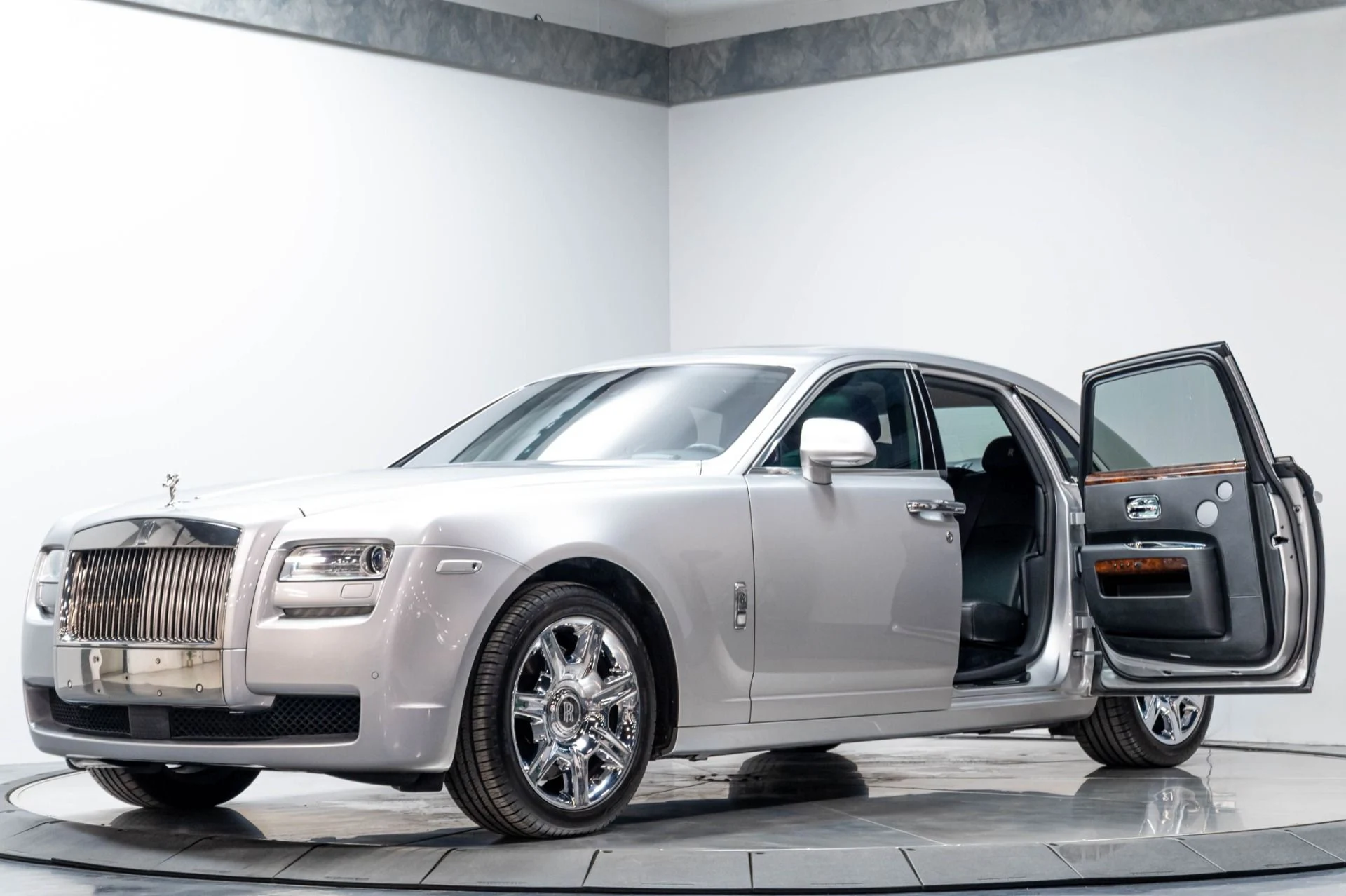 mph001_4136864620_Used_2012_Rolls_Royce_Ghost_1778014944_317a621c58