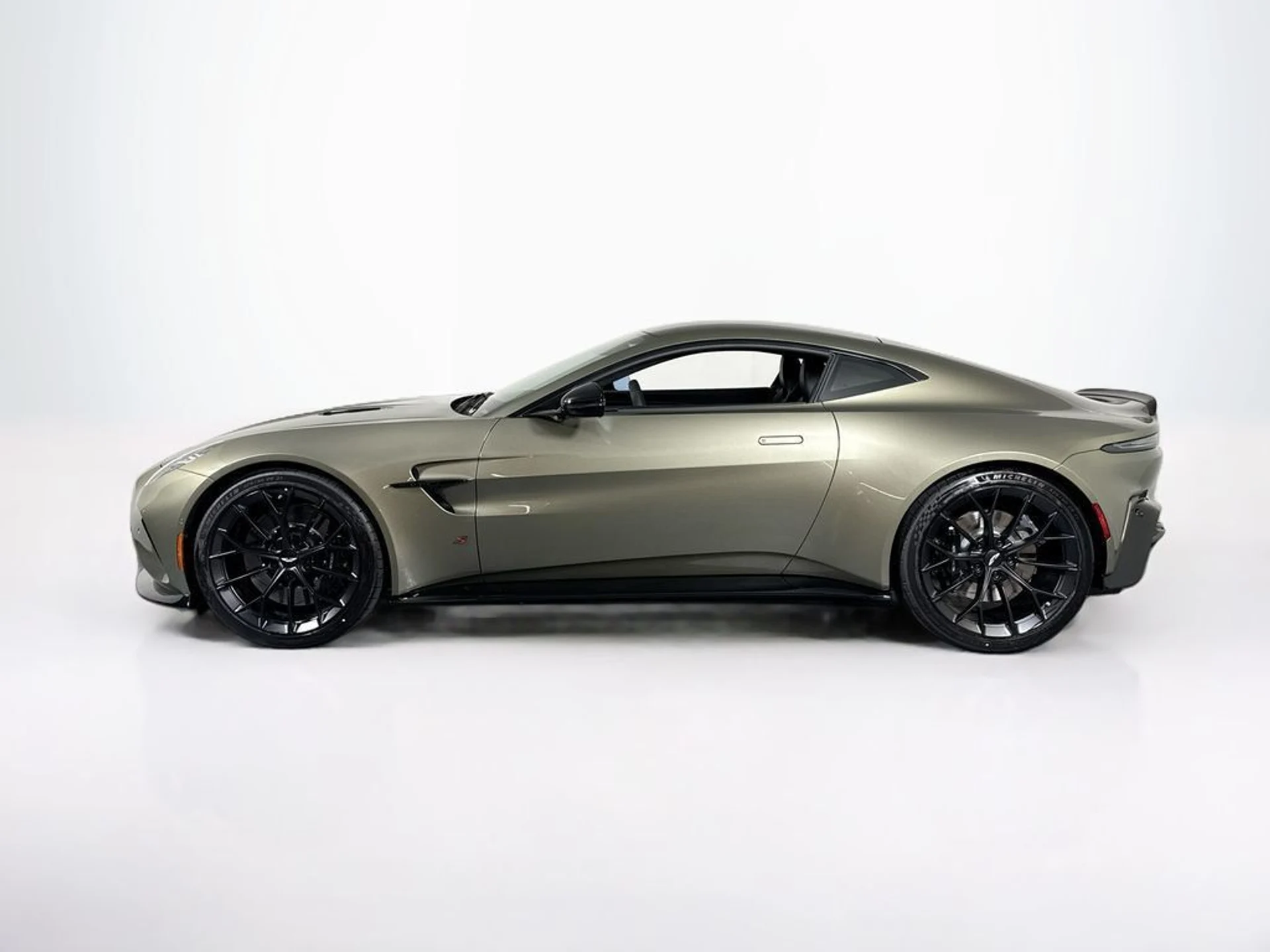 mph001_4140205403_new_2026_aston_martin_vantage_scoupe_11350_23067157_2_1024_36771f13c7