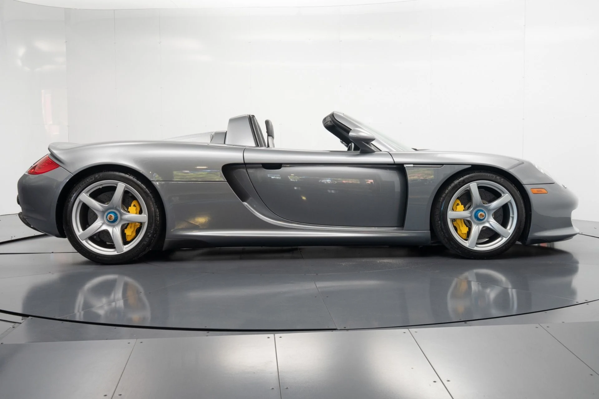 mph001_4152236833_Used_2004_Porsche_Carrera_GT_1793121936_63e3894ab7
