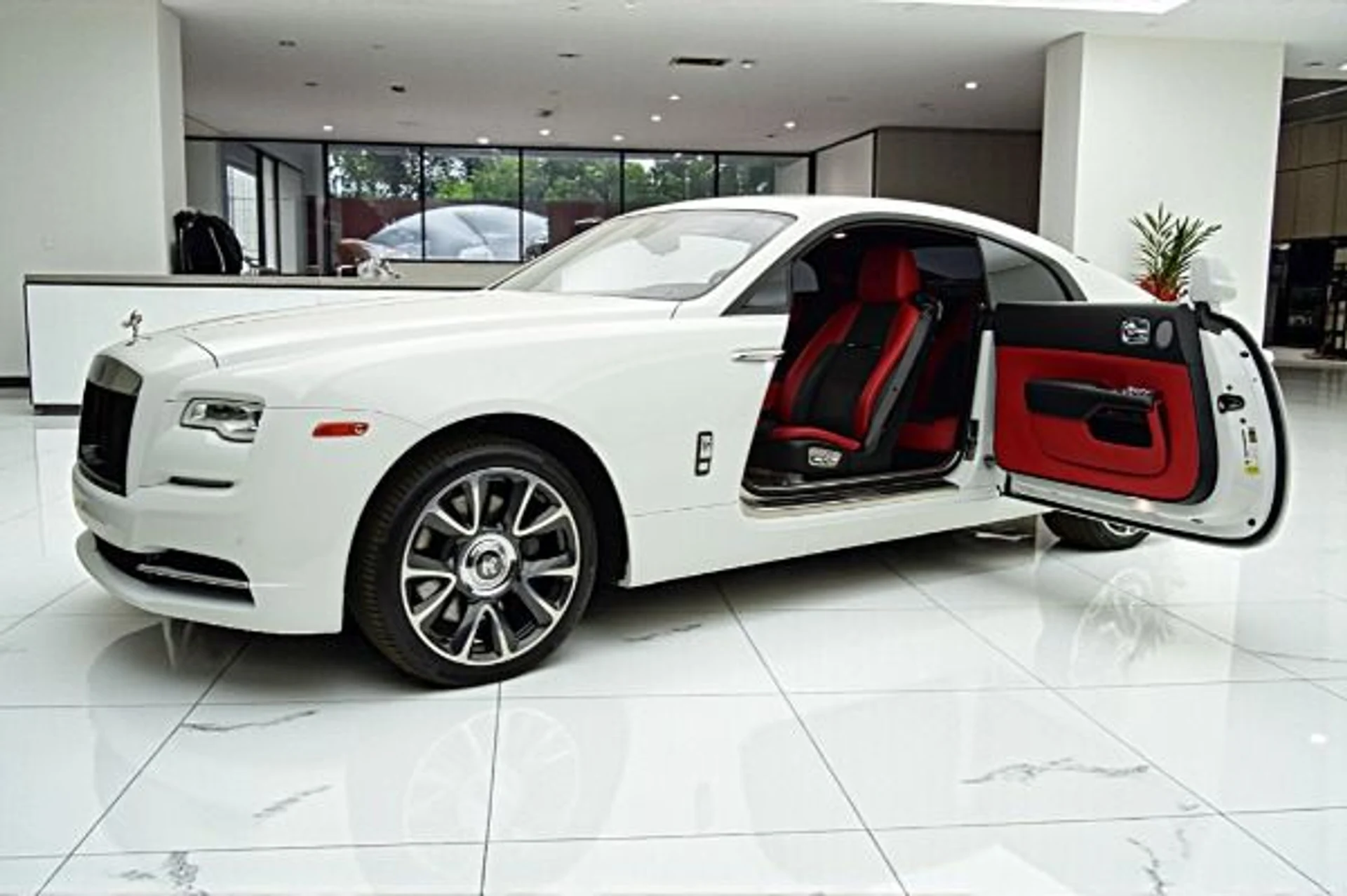 mph001_4164614084_Used_2018_Rolls_Royce_Wraith_d8f00d0ec9