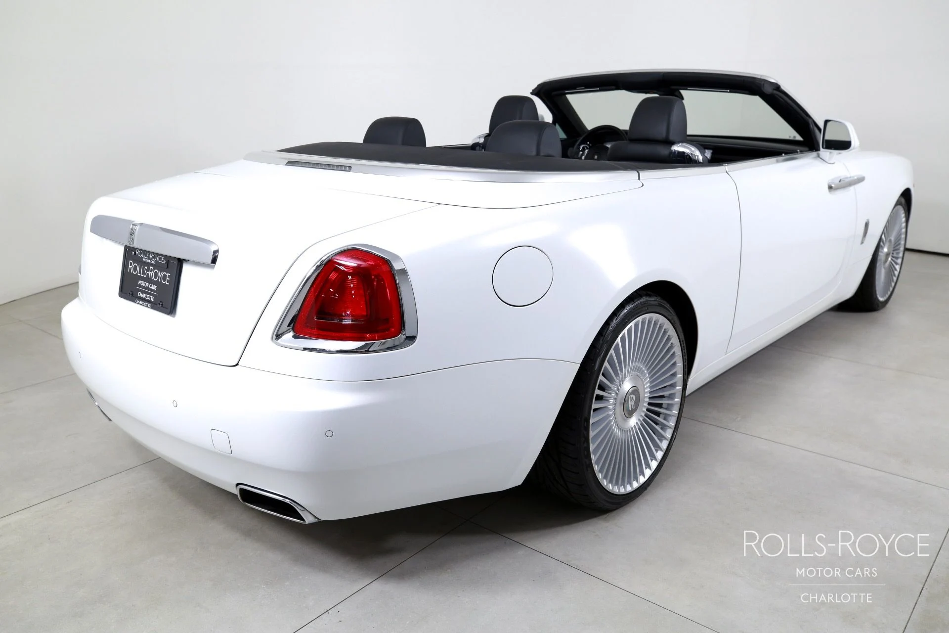 mph001_4172578832_Used_2018_Rolls_Royce_Dawn_1750953521_ca5e56aa21