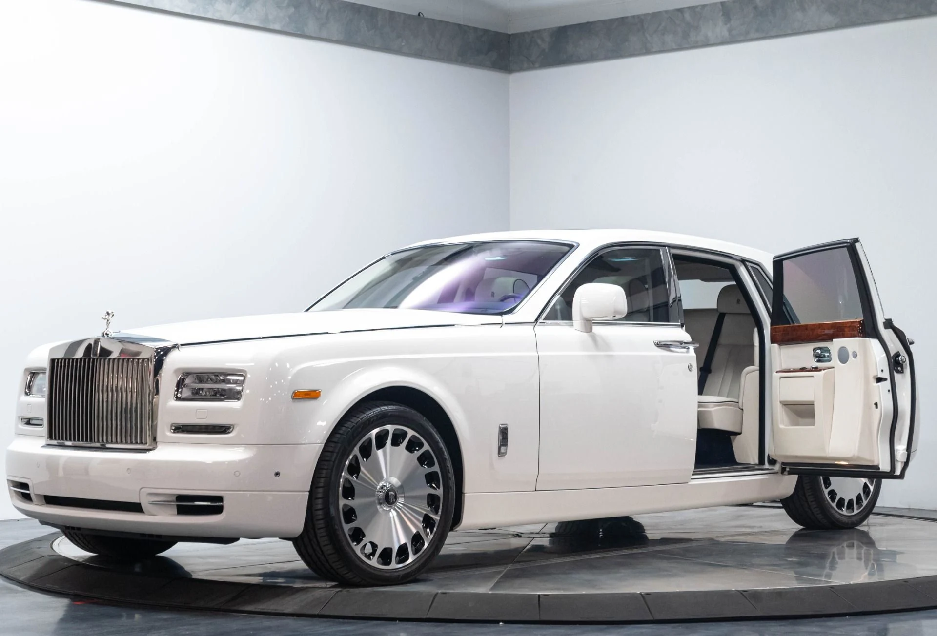 mph001_4184748507_Used_2013_Rolls_Royce_Phantom_1784226914_ed3588b244