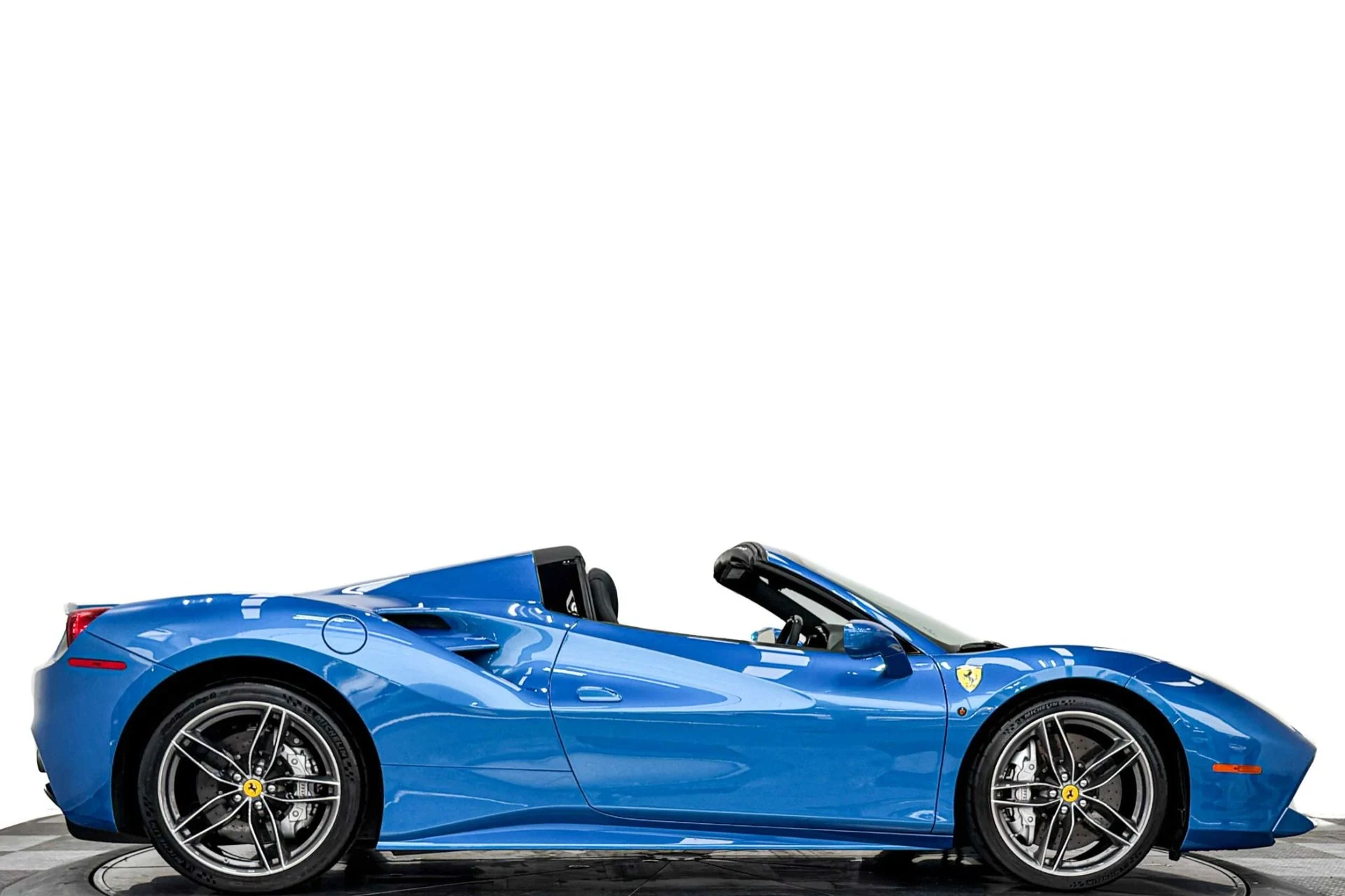 mph001_4210046506_Used_2018_Ferrari_488_Spider_Very_Low_Miles_Special_Paint_Color_Daytona_Seats_1785341858_992b118531