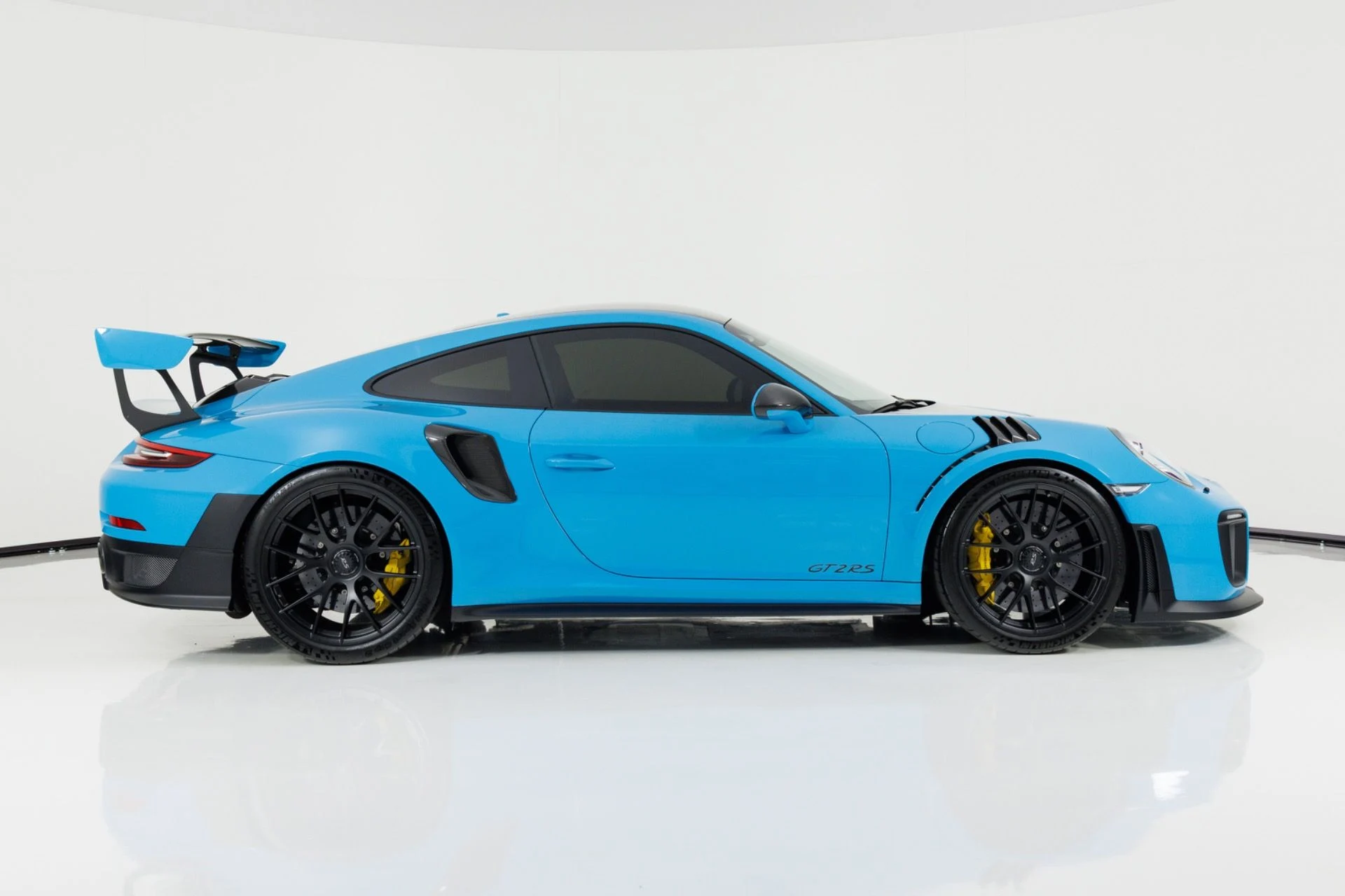 mph001_4210282262_Used_2018_Porsche_911_GT_2_RS_1783631648_4ab977d49f