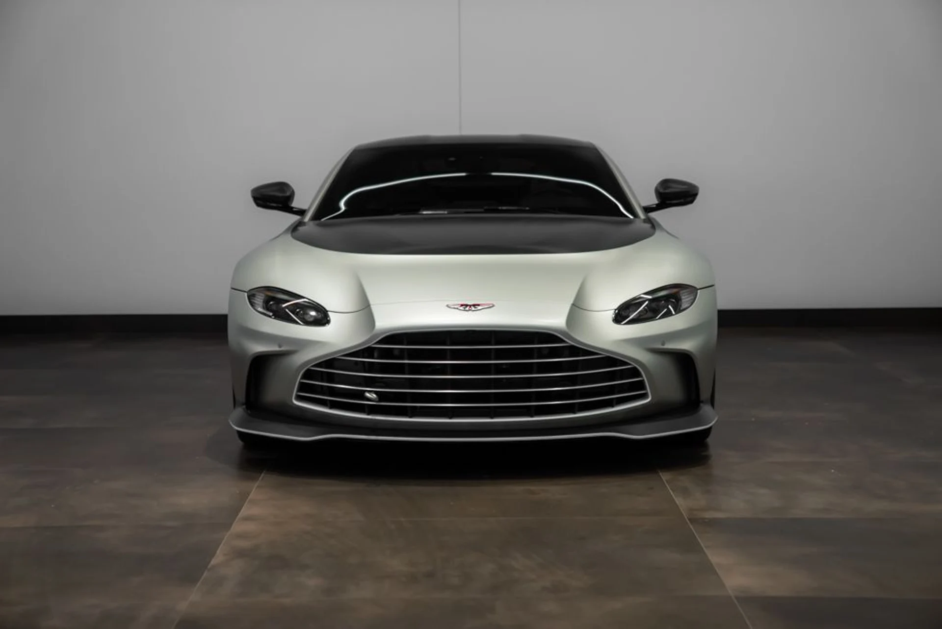mph001_4215994435_aston_martin_vantage_2023_jpg_v_1768855591_25ded27f9c