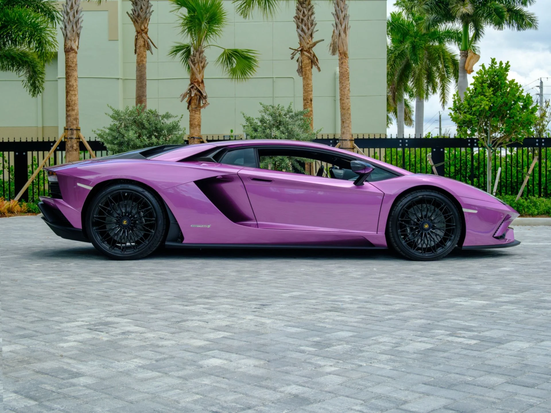 mph001_422155980_Used_2018_Lamborghini_Aventador_S_1778520653_daa2f58022