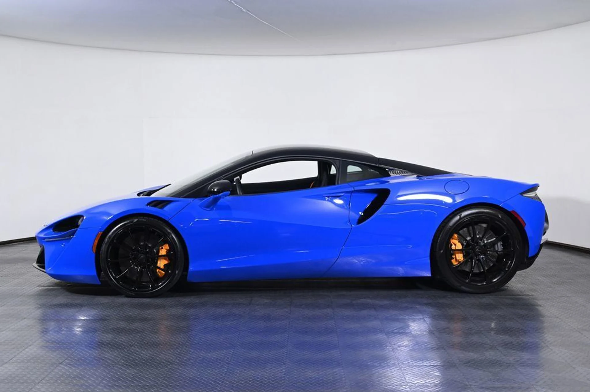 mph001_4244219324_used_2024_mclaren_artura_11350_23032757_2_1024_e685da699a