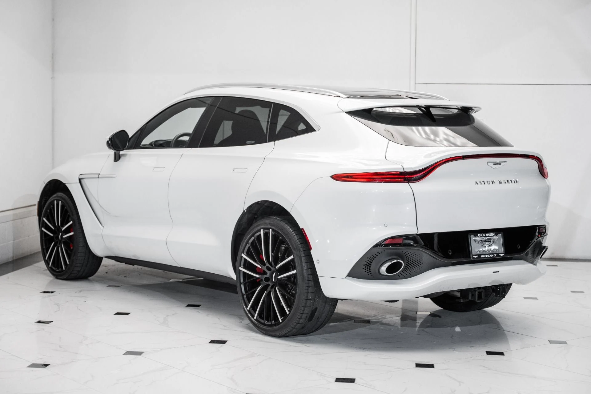 mph001_4263940527_Used_2023_Aston_Martin_DBX_1759420185_2a4421388a