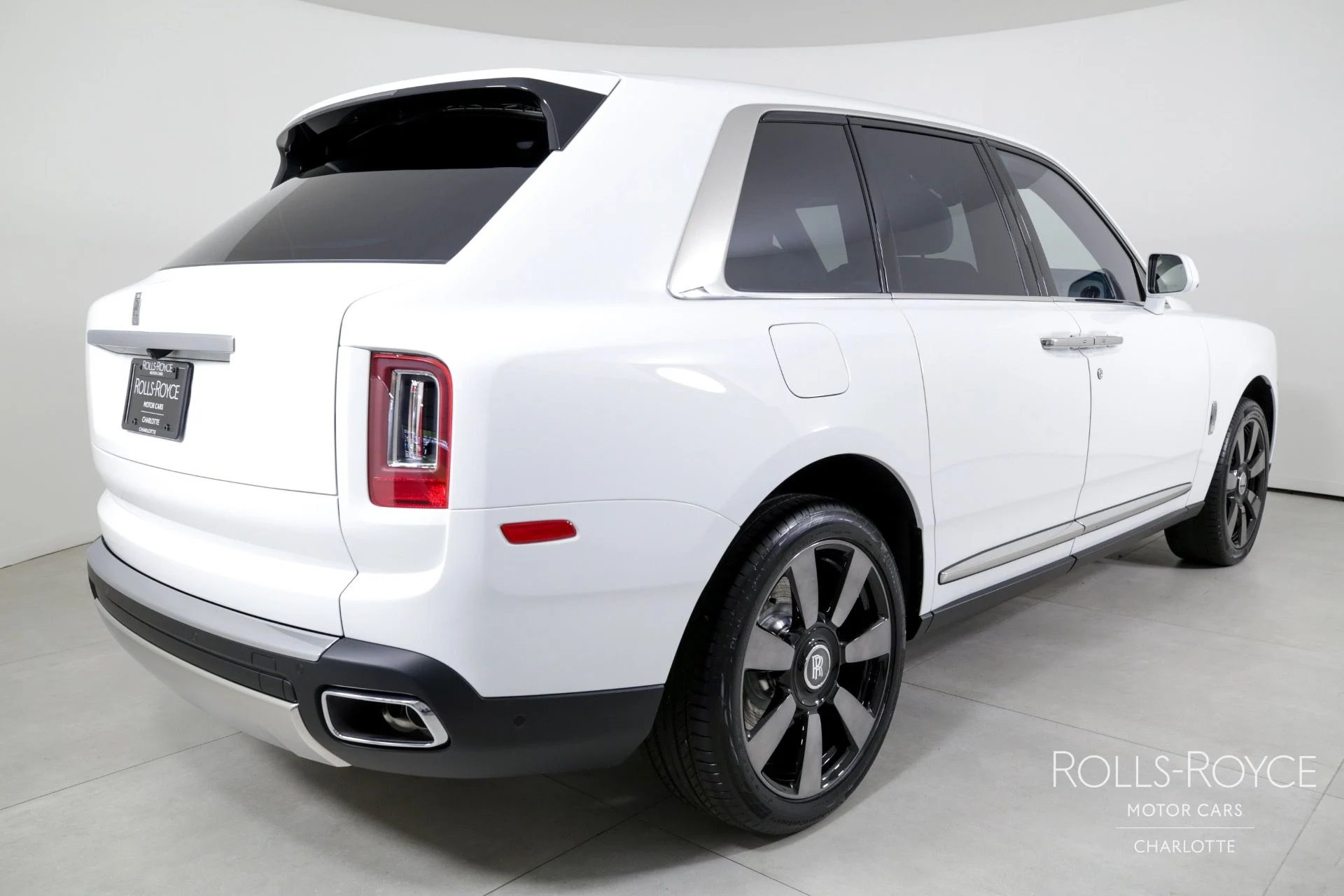 mph001_4269274967_Used_2024_Rolls_Royce_Cullinan_1715875988_549e26eaa8