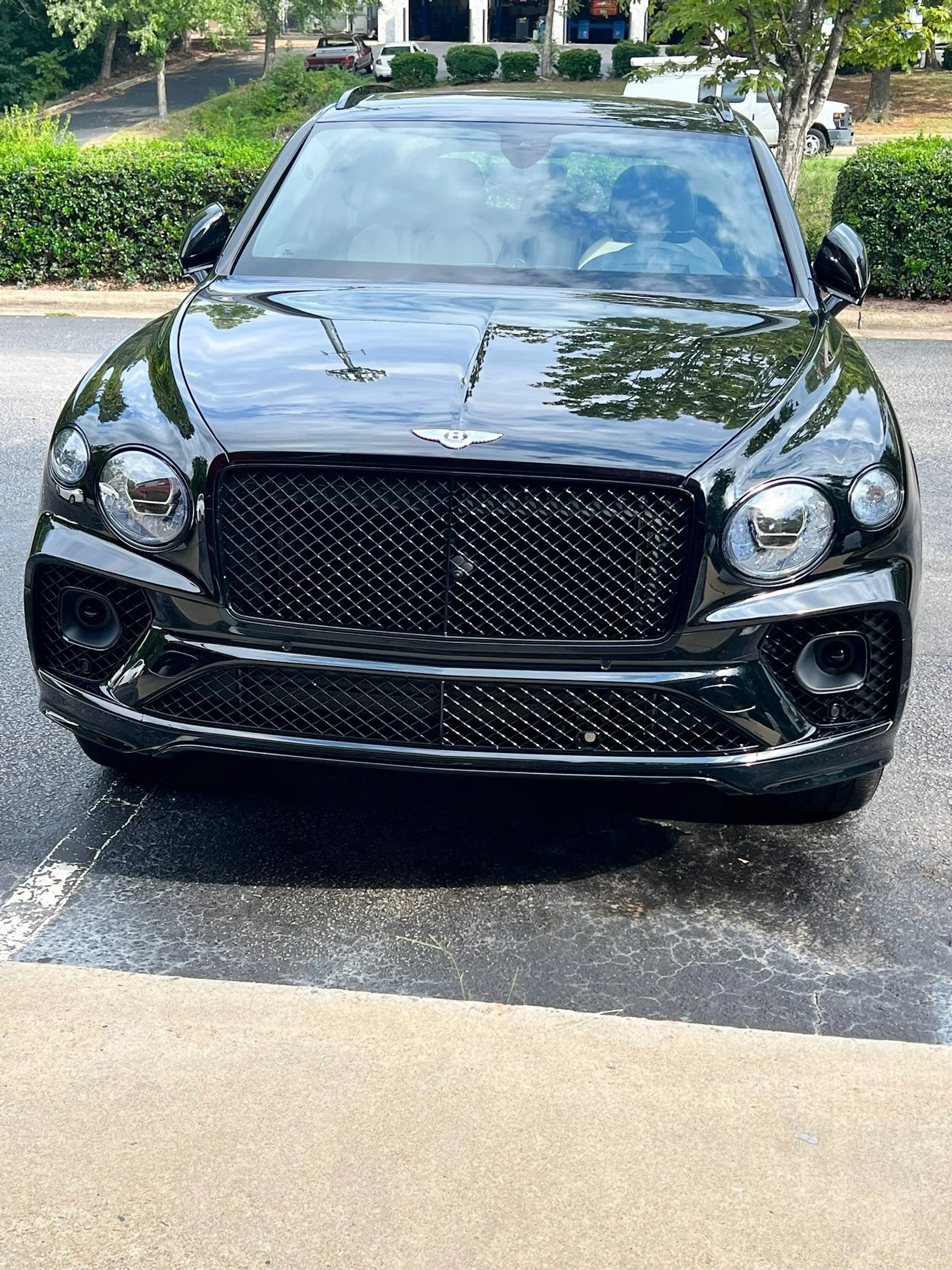 mph001_444101501_Used_2022_Bentley_Bentayga_V8_1759961278_a9163a5e15