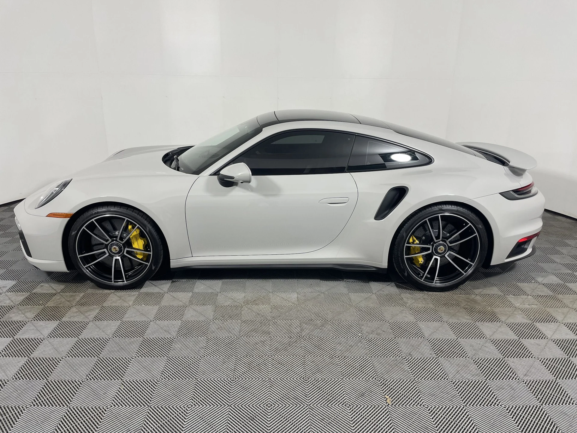 mph001_465643232_914ad640e4eee0496a00a0e322314e87x_4a3b6c17f2